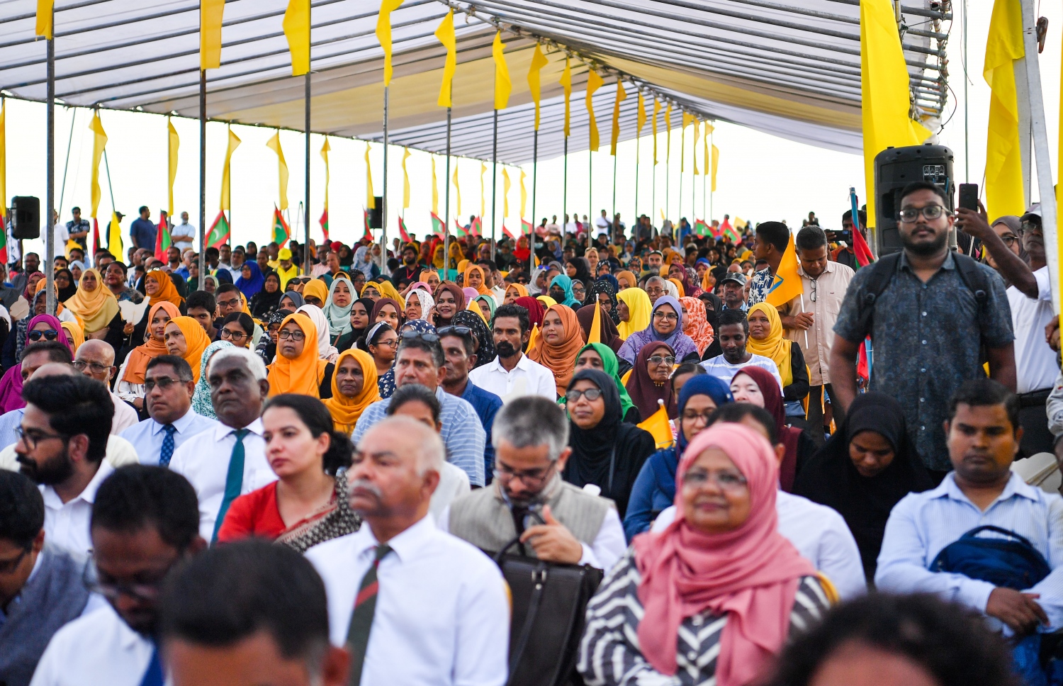 އައްޑޫ ބިން ހިއްކުމުގެ ބިޔަ މަޝްރޫއު ފެށުމަށް ބޭއްވި ރަސްމިއްޔާތުގައި އެ ސިޓީގެ ބައެއް މީހުން ބައިވެރިވަނީ -- ފޮޓޯ: ރައީސް އޮފީސް