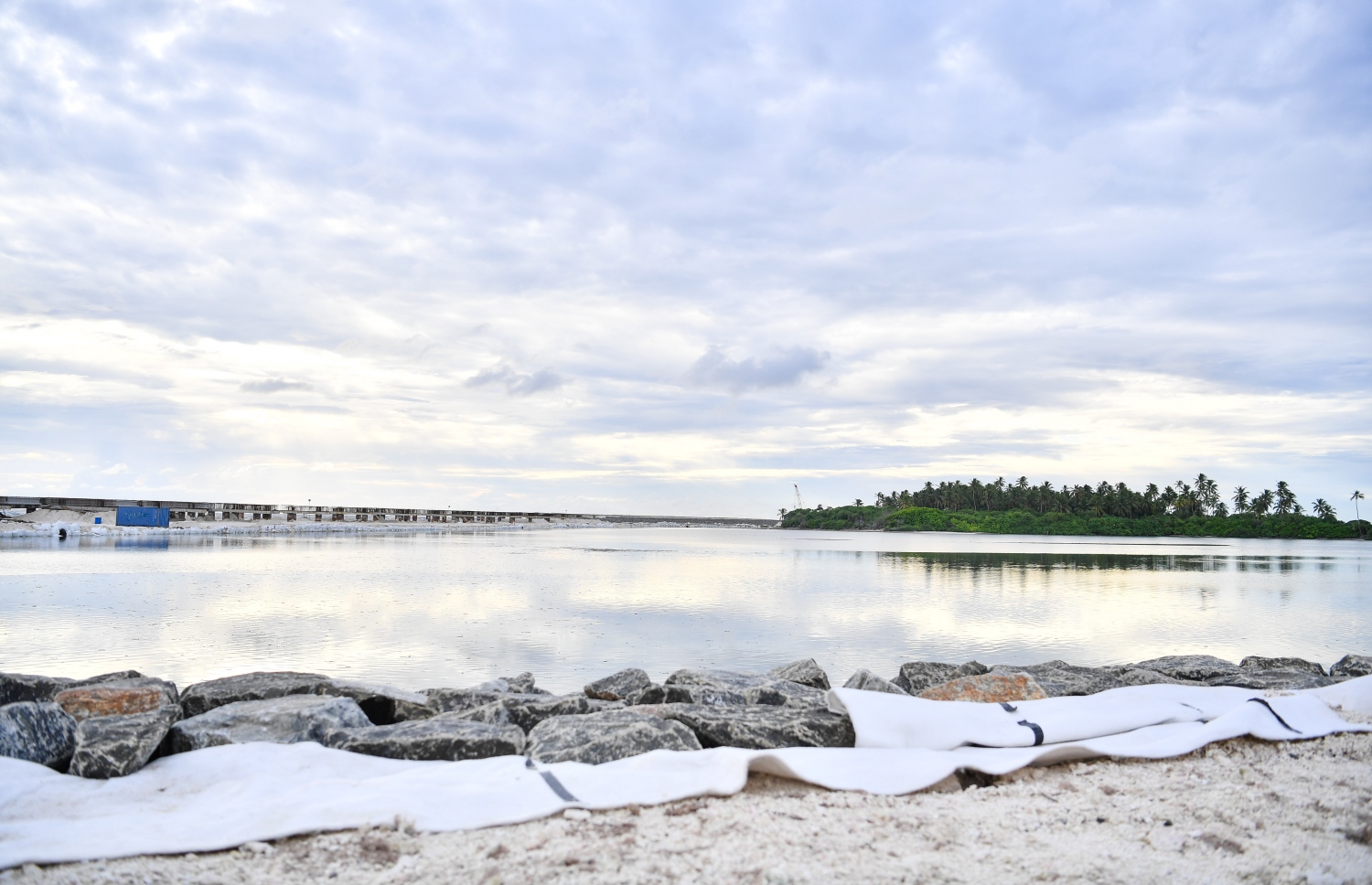 އައްޑޫ ބިން ހިއްކަން ފެށުން: މި މަޝްރޫއުގައި ދަށުން 194.3 ހެކްޓަރުގެ ބިން ހިއްކަން ނިންމާފައިވޭ.- ފޮޓޯ: ރައީސް އޮފީސް