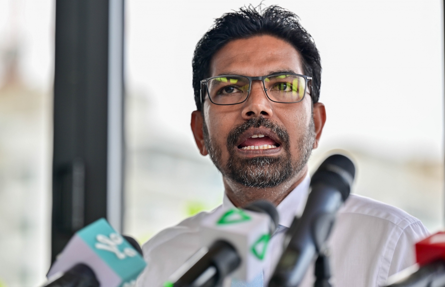 ޑިމޮކްރެޓްސް އިން ބޭއްވި ނިއުސް ކޮންފަރެންސްގައި އެމްޑީޕީގެ ކުރީގެ ނައިބް ރައީސް މުހައްމަދު ޝިފާޒް ވާހަކަދައްކަވަނީ.-- ފޮޓޯ: ނިޝާން އަލީ | މިހާރު