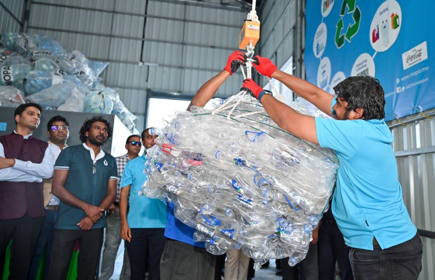 ފެސިލިޓީގެ މަސައްކަތްތައް ކުރާނެ ގޮތް ދައްްކާލަނީ. -- ފޮޓޯ: ފަޔާޒް މޫސާ | މިހާރު