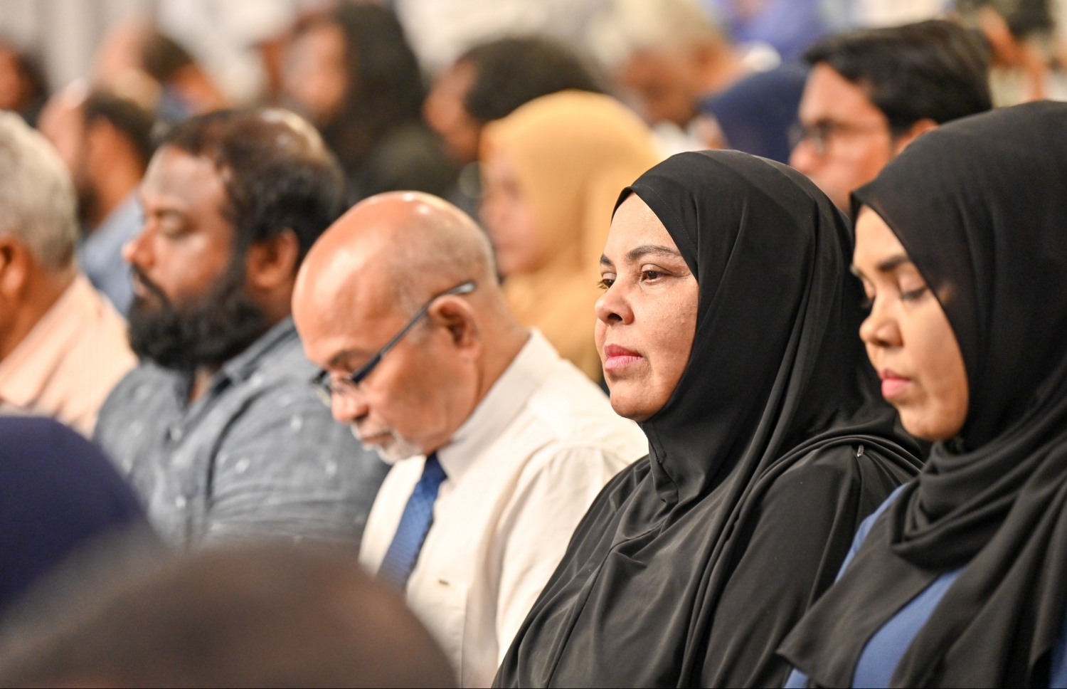 މި އަހަރުގެ ރިޔާސީ އިންތިހާބުގައި އެމްއެންޕީގެ ޓިކެޓްގައި ވާދަކުރައްވާ ކުރީގެ ޑިފެންސް މިނިސްޓަރު މުހައްމަދު ނާޒިމްގެ ކެމްޕެއިން މެނިފެސްޓޯ "އުޖާލާ ޒަމާން" އިފްތިތާހު ކުރުމަށް ބޭއްވި ހަފުލާ.-- ފޮޓޯ: ނިޝާން އަލީ/ މިހާރު