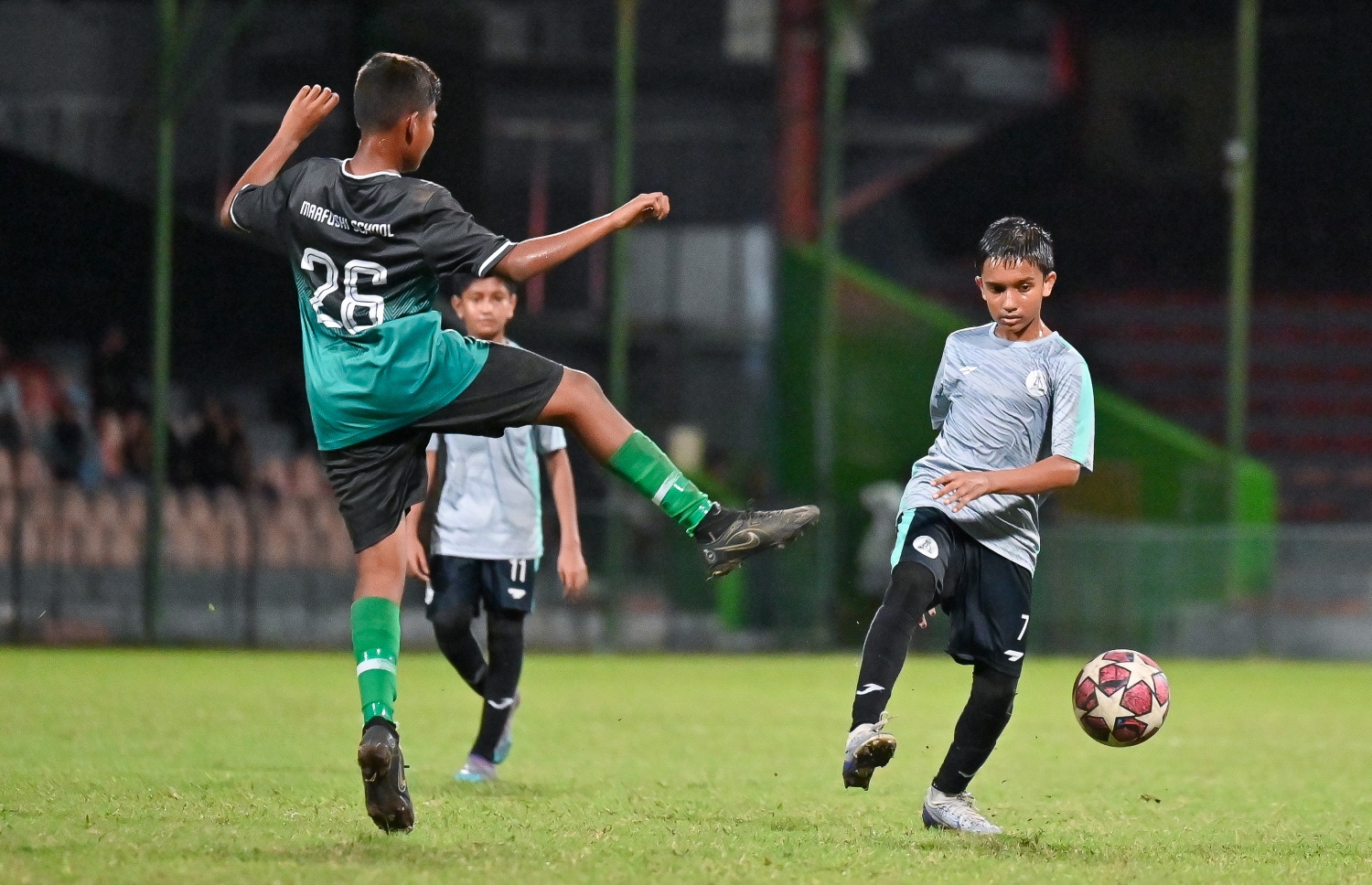 އަހުމަދިއްޔާ އާއި މާފުށި ސްކޫލް ބައްދަލުކުރި ފައިނަލް މެޗުގެ ތެރެއިން.-- ފޮޓޯ: ފަޔާޒް މޫސާ/ މިހާރު