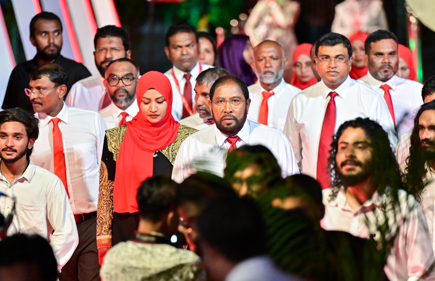 އަންނަ ސެޕްޓެމްބަރު މަހު ބާއްވާ ރިޔާސީ އިންތިހާބުގައި ވާދަކުރައްވާ ޖުމްހޫރީ ޕާޓީގެ ލީޑަރު ގާސިމަށް އެ ޕާޓީގެ ޓިކެޓު ހަވާލުކުރުމަށް ބޭއްވި ޖަލްސާ އަށް އޭނާ ވަޑައިގަންނަވަނީ.--- ފޮޓޯ: ފަޔާޒު މޫސާ | މިހާރު