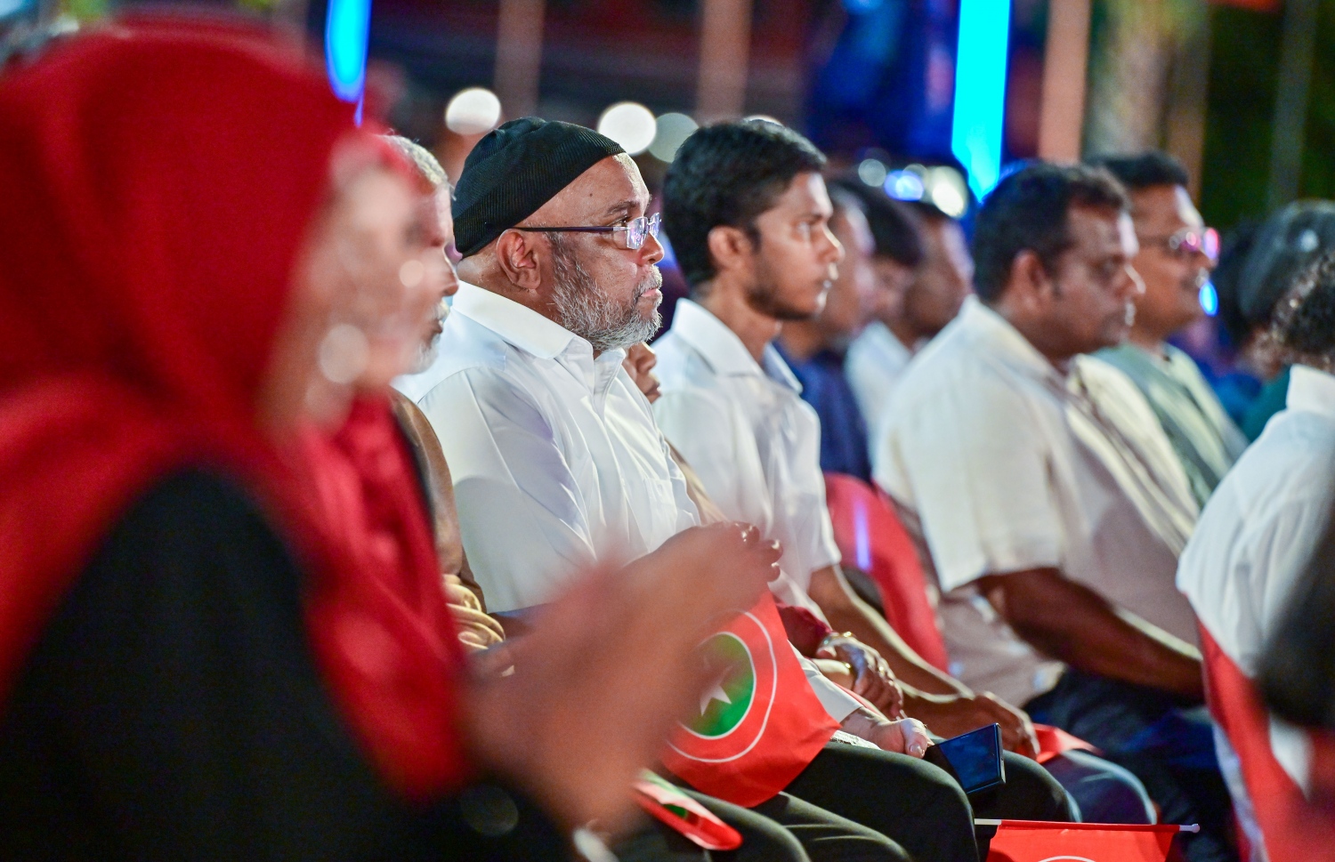 ޖުމްހޫރީ ޕާޓީގެ ރިޔާސީ ޓިކެޓް އެ ޕާޓީގެ ލީޑަރު ގާސިމް އިބްރާހިމާ ހަވާލުކުރުމަށް ބޭއްވި ޖަލްސާގައި ބައިވެރިވި ބައެއް މެމްބަރުން.--- ފޮޓޯ: ފަޔާޒު މޫސާ | މިހާރު