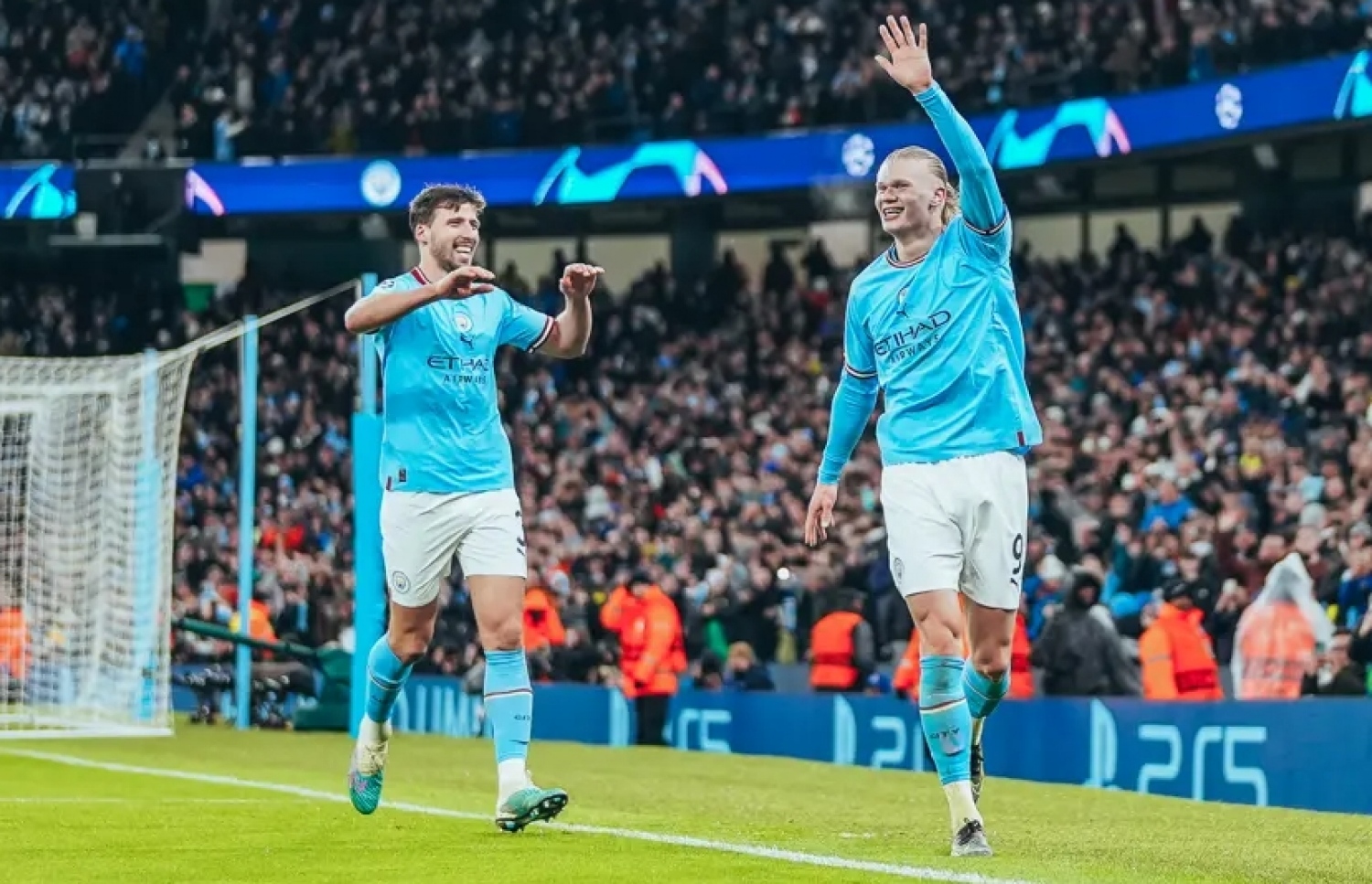 ލައިޕްޒިގް ކޮޅަށް ދެ ވަނަ ބުރުގައި ފަސް ގޯލު ޖެހުމަށް ފަހު ހާލަންޑް އުފާފާޅުކުރަނީ. 12 ގޯލާ އެކު މި ސީޒަނުގެ ޗެމްޕިއަންސް ލީގު ލަނޑު ލިސްޓުގެ އެއް ވަނައިގައި އޮތީ ހާލަންޑް