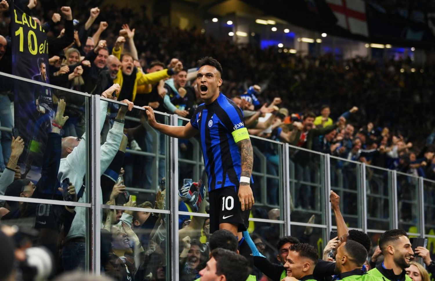 ސެމީގައި މިލާން ކޮޅަށް ގޯލު ޖެހުމަށް ފަހު މާޓީނޭޒް އުފާފާޅުކުރަނީ