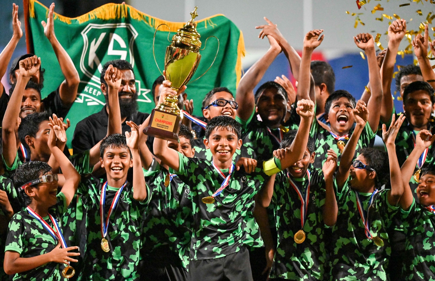 އިންޓަ ސްކޫލް ފުޓްބޯޅަ މުބާރާތުގެ ޗެމްޕިއަންކަން ކަލާފާނަށް