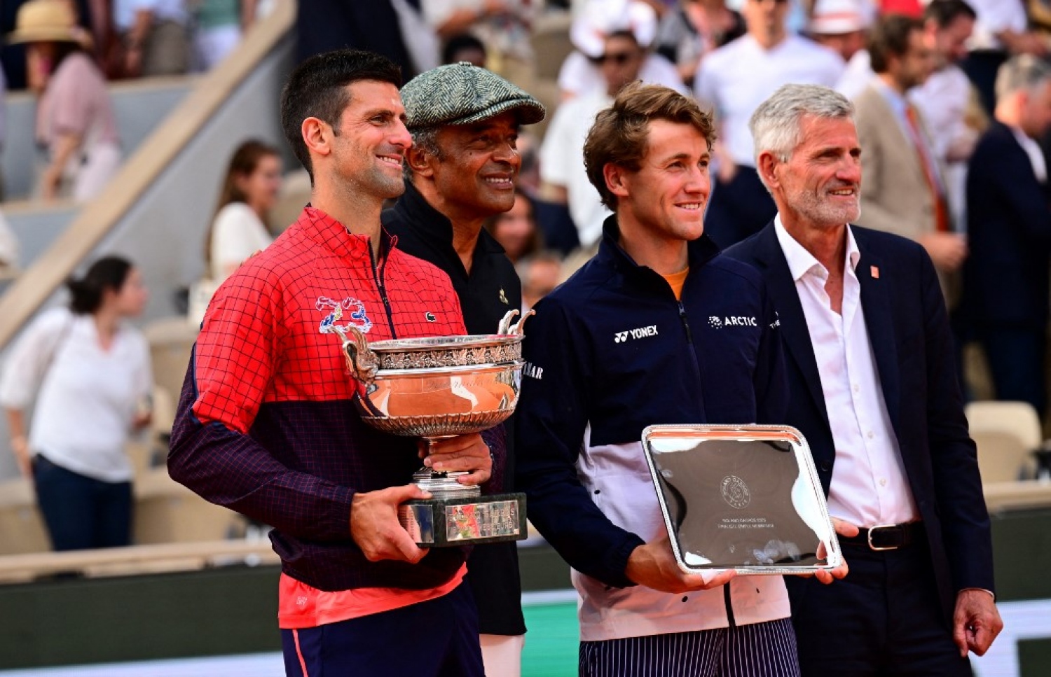 ޖޮކޮވިޗް (ވ) އާއި އޭނާ އާއެކު ފައިނަލްގައި ވާދަކުރި ރޫޑް (ކ).-- ފޮޓޯ: އޭއެފްޕީ