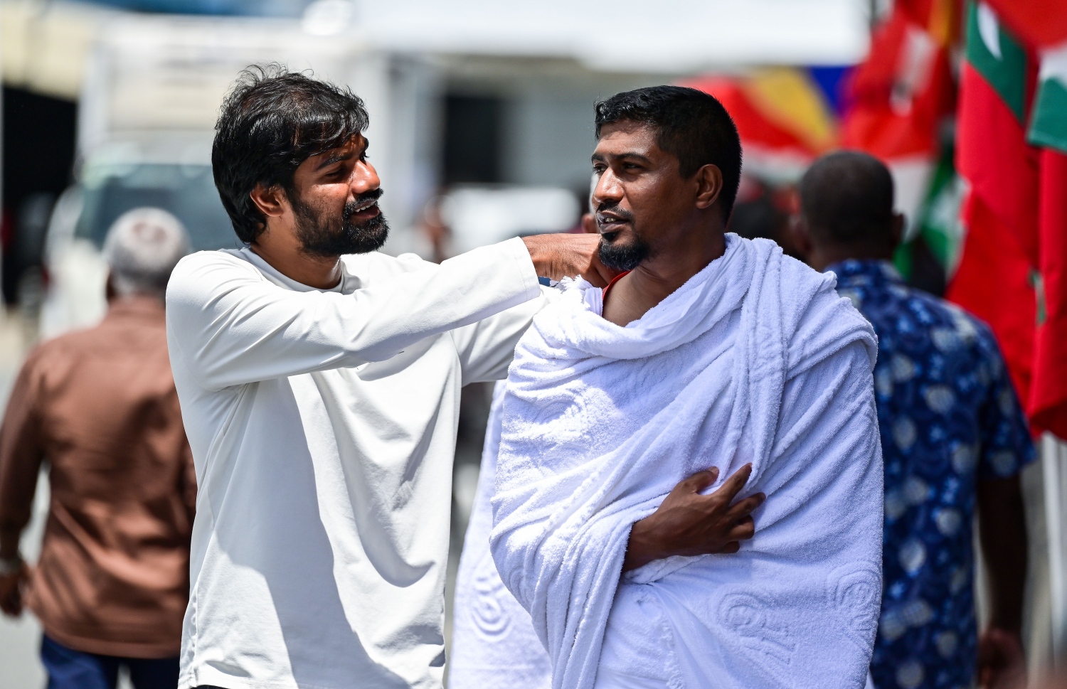 ރާއްޖެ އިން މި އަހަރު ހައްޖަށް ދާ މީހެއްގެ ފާސް އޭނާގެ އާއިލާގެ މީހަކު ރަނގަޅު ކޮށްދެނީ: މިއަދު ފުރީ ހައްޖު ކޯޕަރޭޝަންގެ ހަވާލުގައި ހައްޖަށް ދާ 294 މީހުން. .-- ފޮޓޯ: ފަޔާޒް މޫސާ | މިހާރު