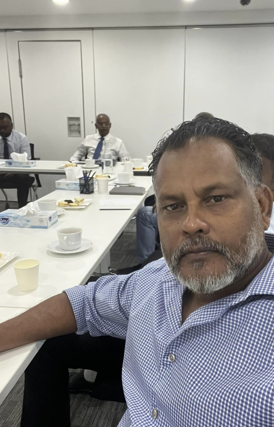 ކެމްޕޭން ޓީމުތަކާ އެކު ރައީސް އިބްރާހިމް ސޯލިހް ބައްދަލުވުމުގައި ބައިވެރިވެވަޑައިގަންނަވަނީ.