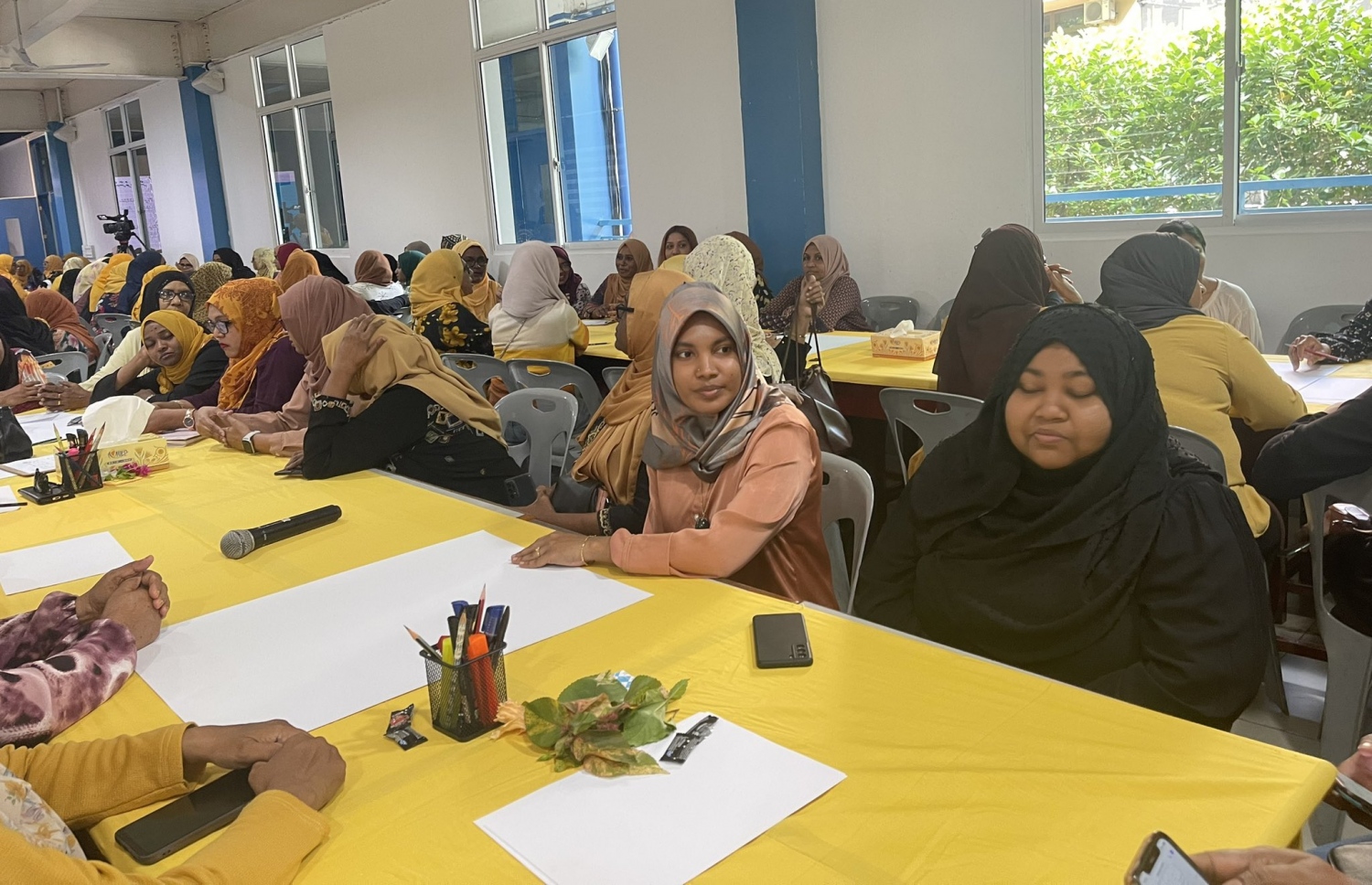 އެމްޑީޕީގެ މެނިފެސްޓޯ އެކުލަވާލުމުގެ ބައްދަލުވުމުގައި އެ ޕާޓީގެ މެމްބަރުން ބައިވެރިވަނީ. -- ފޮޓޯ | އެމްޑީޕީ