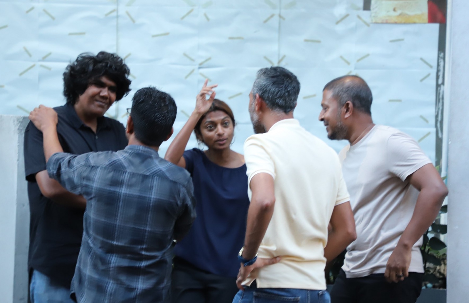 ޑިމޮކްރެޓްސް ރަޖިސްޓްރީ ނުކޮށްދީގެން ކަމަށް ބުނެ، އެ ޕާޓީ އުފެއްދެވުމުގައި އިސްކޮށް އުޅުއްވާ ބޭފުޅުން އީސީގައި.-- ފޮޓޯ: ޑިމޮކްރެޓްސް