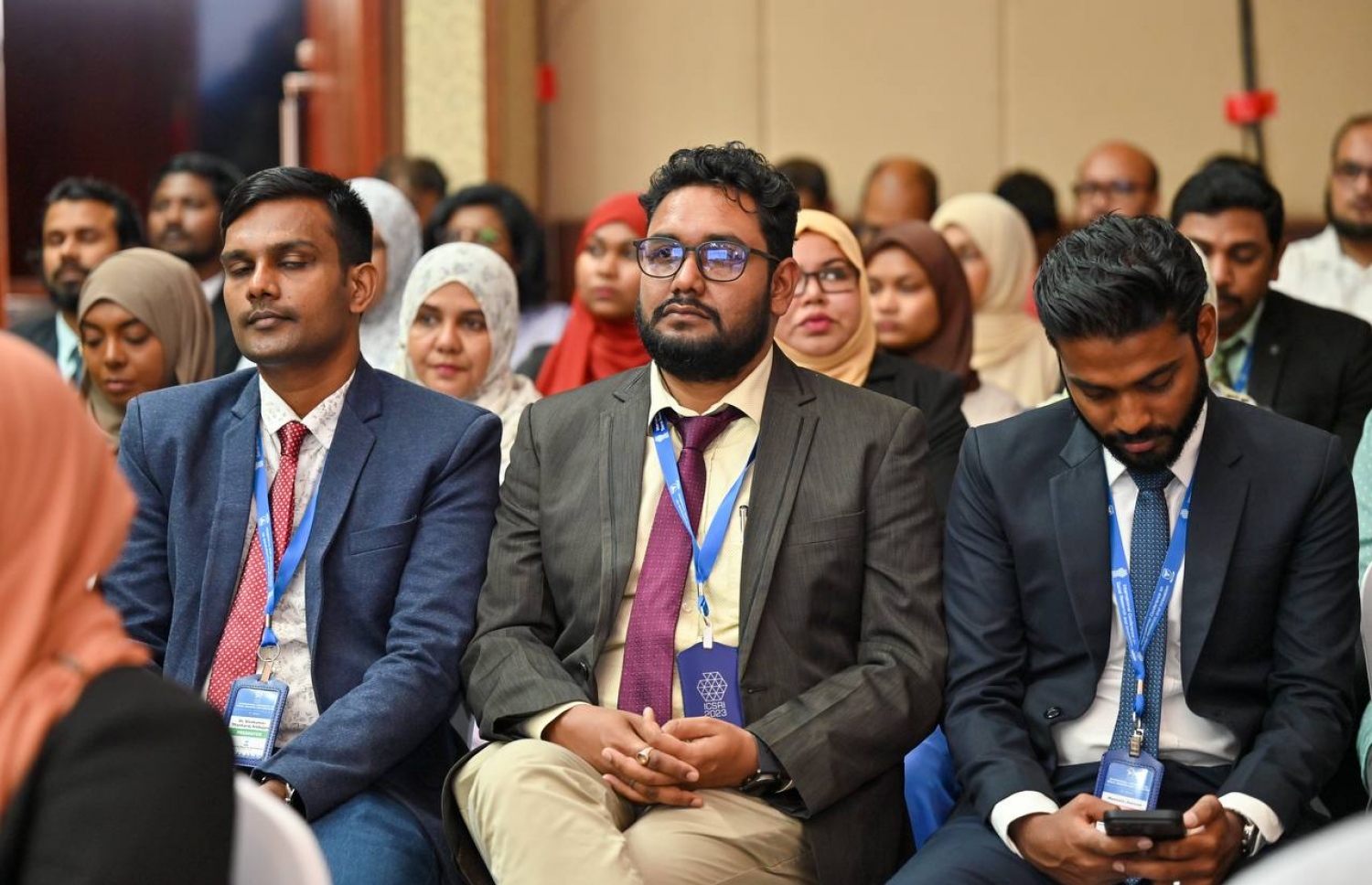 އައިސީއެސްއާރުއައި ކޮންފަރެންސުގެ ބައެއް ބައިވެރިން. -- ފޮޓޯ: ފަޔާޒް މޫސާ | މިހާރު