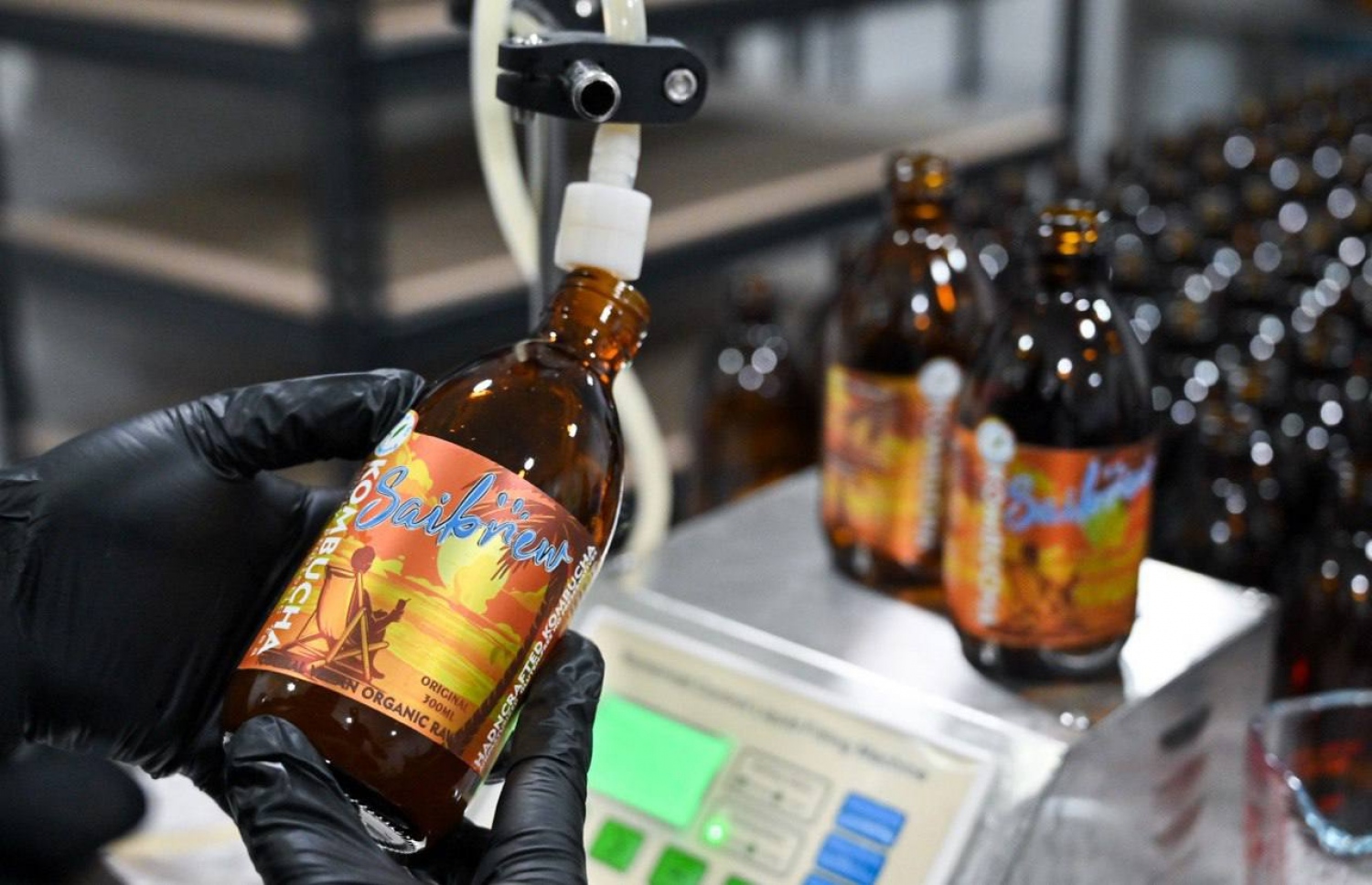 ބްރޫވެރީގައި ކޮމްބޫޗާ ފުޅިއަށް އަޅަނީ. ފޮޓޯ: ފަޔާޒް މޫސާ | މިހާރު