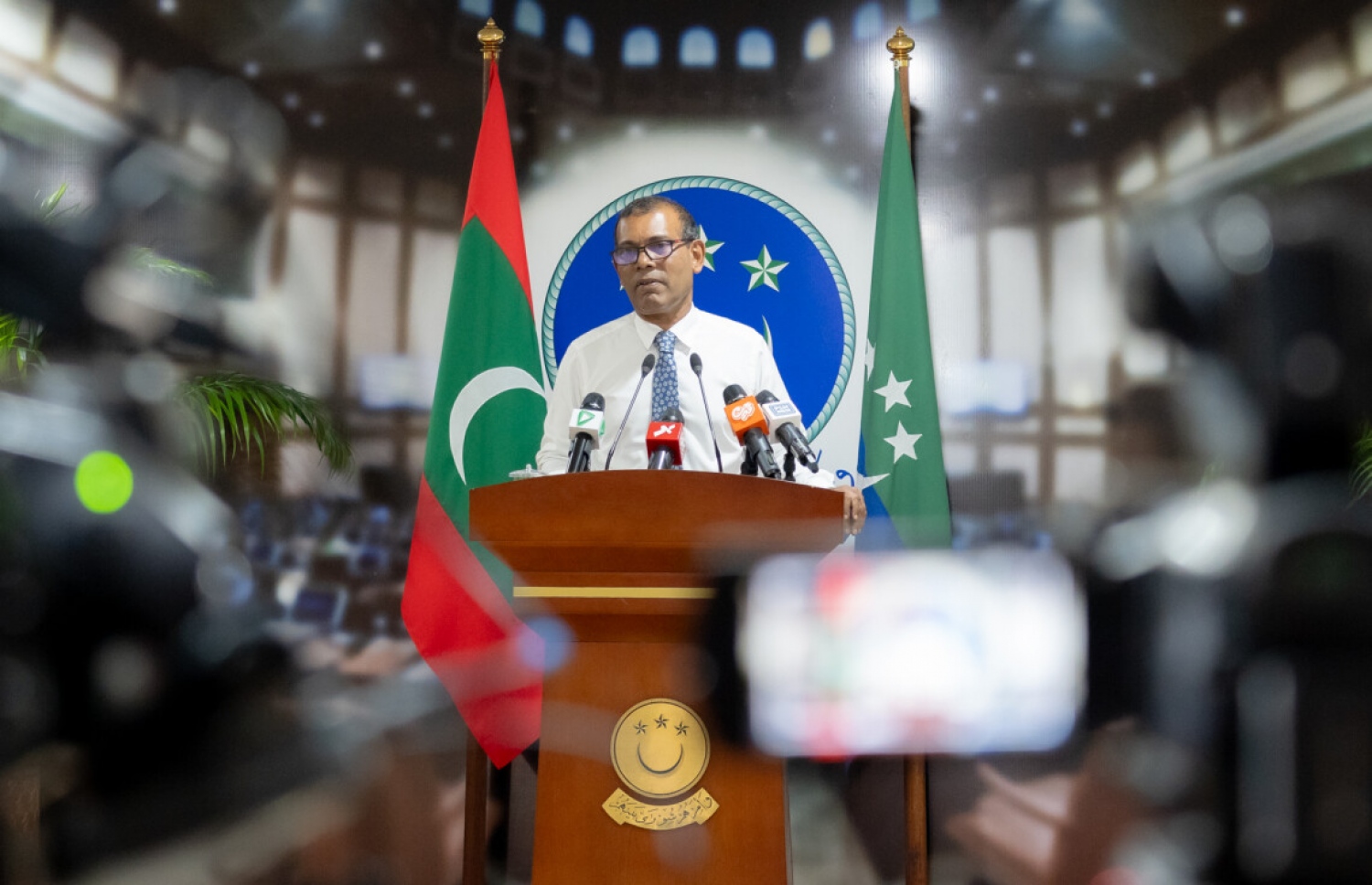 މަޖިލީހުގެ ރައީސް މުހައްމަދު ނަޝީދު ނޫސްވެރިންނަށް މިއަދު މައުލޫމާތު ދެއްވަނީ. -ފޮޓޯ: މަޖިލީހުގެ އިދާރާ