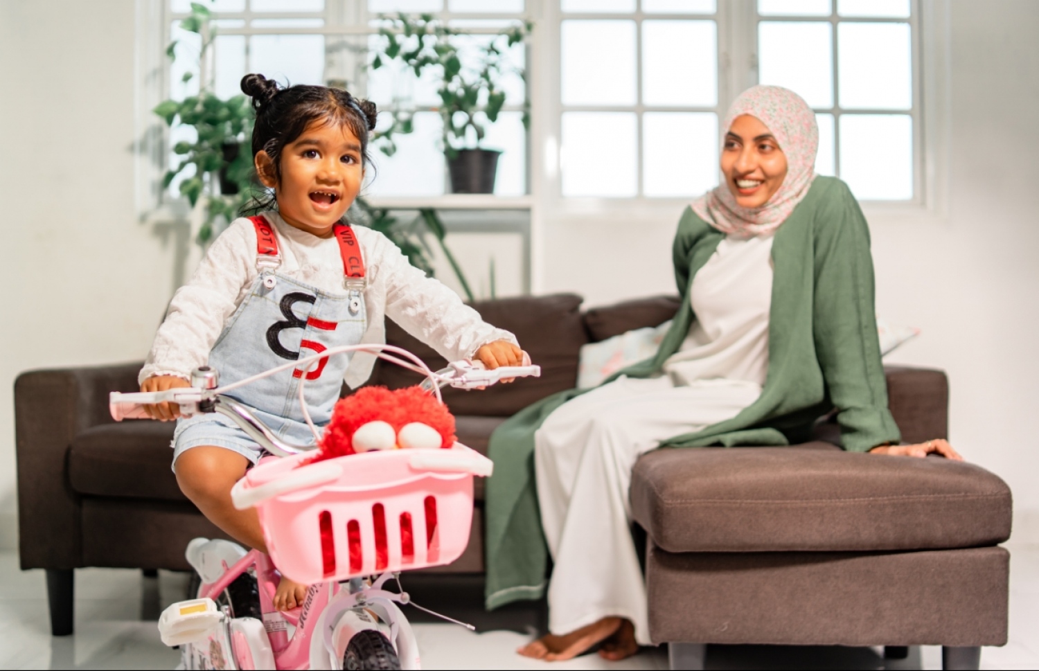 ކިޑްސް ސޭވާސް އެކައުންޓު ހުޅުވާފައިވާ ކުދިންނަށް އެ އެކައުންޓު 18 އަހަރުވުމުން ލިބޭނެ. -- ފޮޓޯ: ބީއެމްއެލް