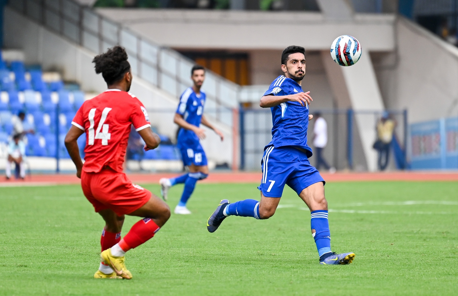 ސާފް ޗެމްޕިއަންޝިޕް 2023 ގެ ފުރަތަމަ މެޗުގައި ނޭޕާލާއި ކުވެއިތު ބައްދަލުކުރި މެޗުގެ ތެރެއިން.-- ފޮޓޯ: ފަޔާޒް މޫސާ/ މިހާރު