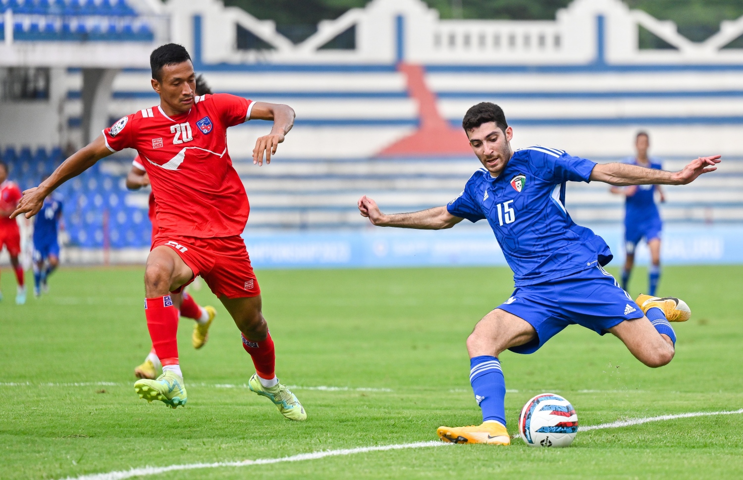 ސާފް ޗެމްޕިއަންޝިޕް 2023 ގެ ފުރަތަމަ މެޗުގައި ނޭޕާލާއި ކުވެއިތު ބައްދަލުކުރި މެޗުގެ ތެރެއިން.-- ފޮޓޯ: ފަޔާޒް މޫސާ/ މިހާރު