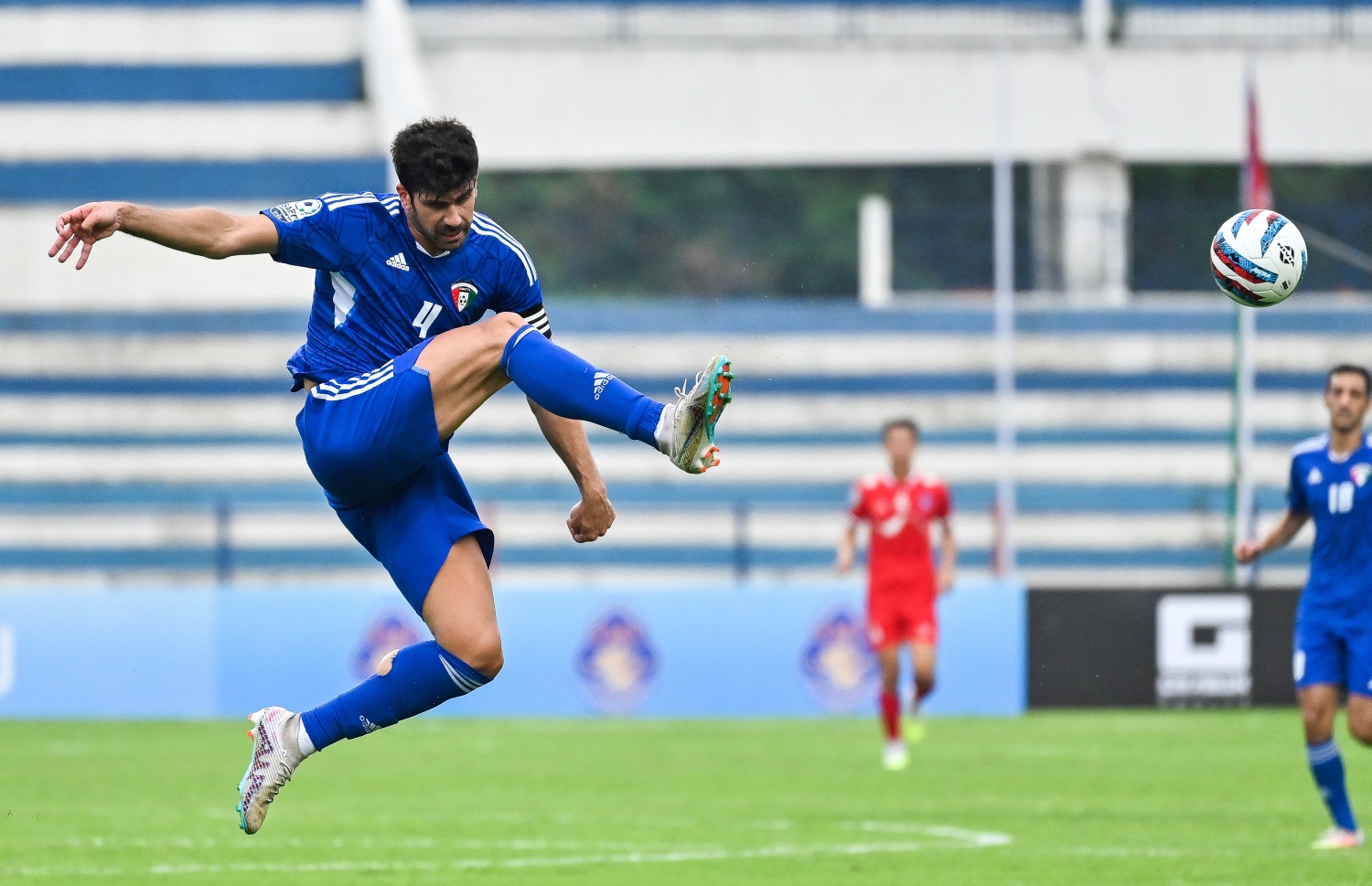 ސާފް ޗެމްޕިއަންޝިޕް 2023 ގެ ފުރަތަމަ މެޗުގައި ނޭޕާލާއި ކުވެއިތު ބައްދަލުކުރި މެޗުގެ ތެރެއިން.-- ފޮޓޯ: ފަޔާޒް މޫސާ/ މިހާރު