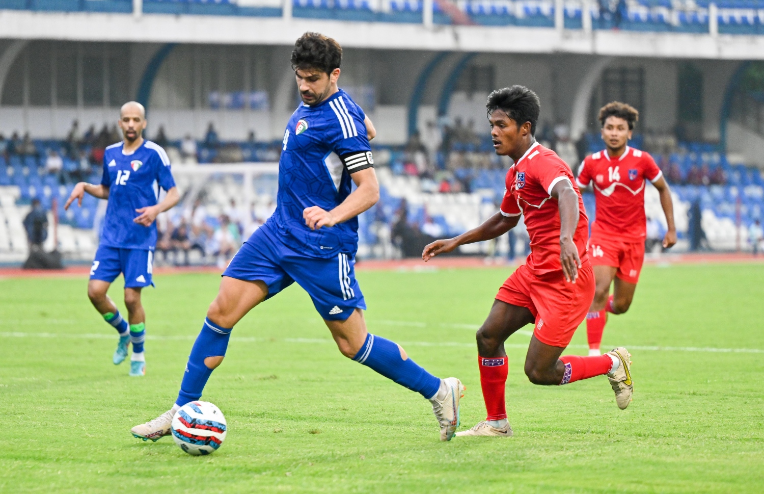 ސާފް ޗެމްޕިއަންޝިޕް 2023 ގެ ފުރަތަމަ މެޗުގައި ނޭޕާލާއި ކުވެއިތު ބައްދަލުކުރި މެޗުގެ ތެރެއިން.-- ފޮޓޯ: ފަޔާޒް މޫސާ/ މިހާރު