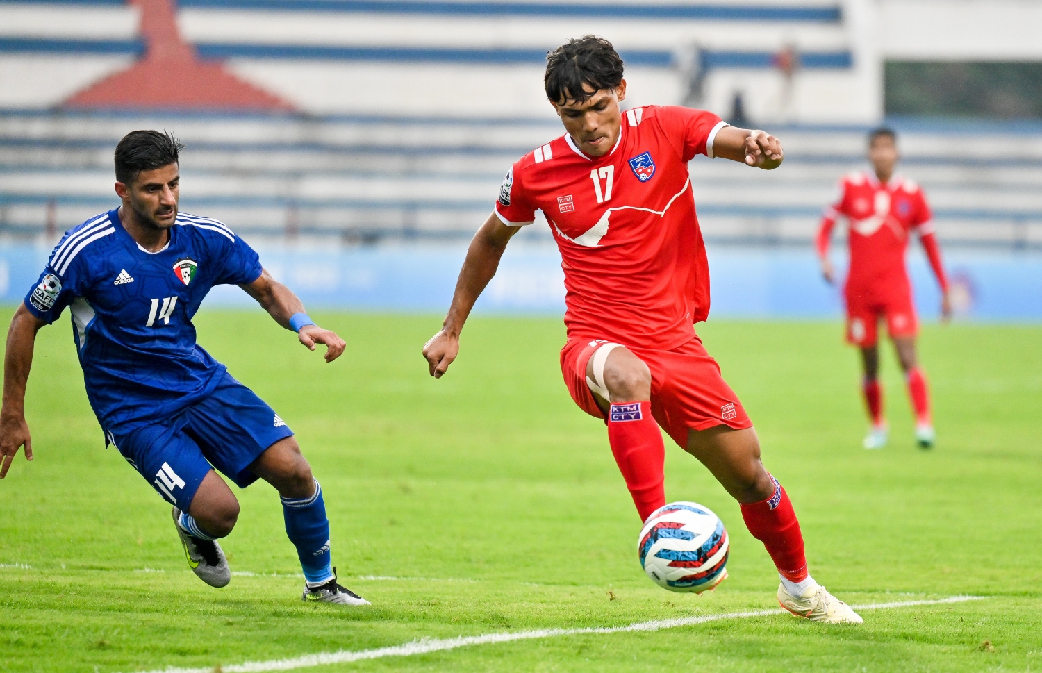 ސާފް ޗެމްޕިއަންޝިޕް 2023 ގެ ފުރަތަމަ މެޗުގައި ނޭޕާލާއި ކުވެއިތު ބައްދަލުކުރި މެޗުގެ ތެރެއިން.-- ފޮޓޯ: ފަޔާޒް މޫސާ/ މިހާރު