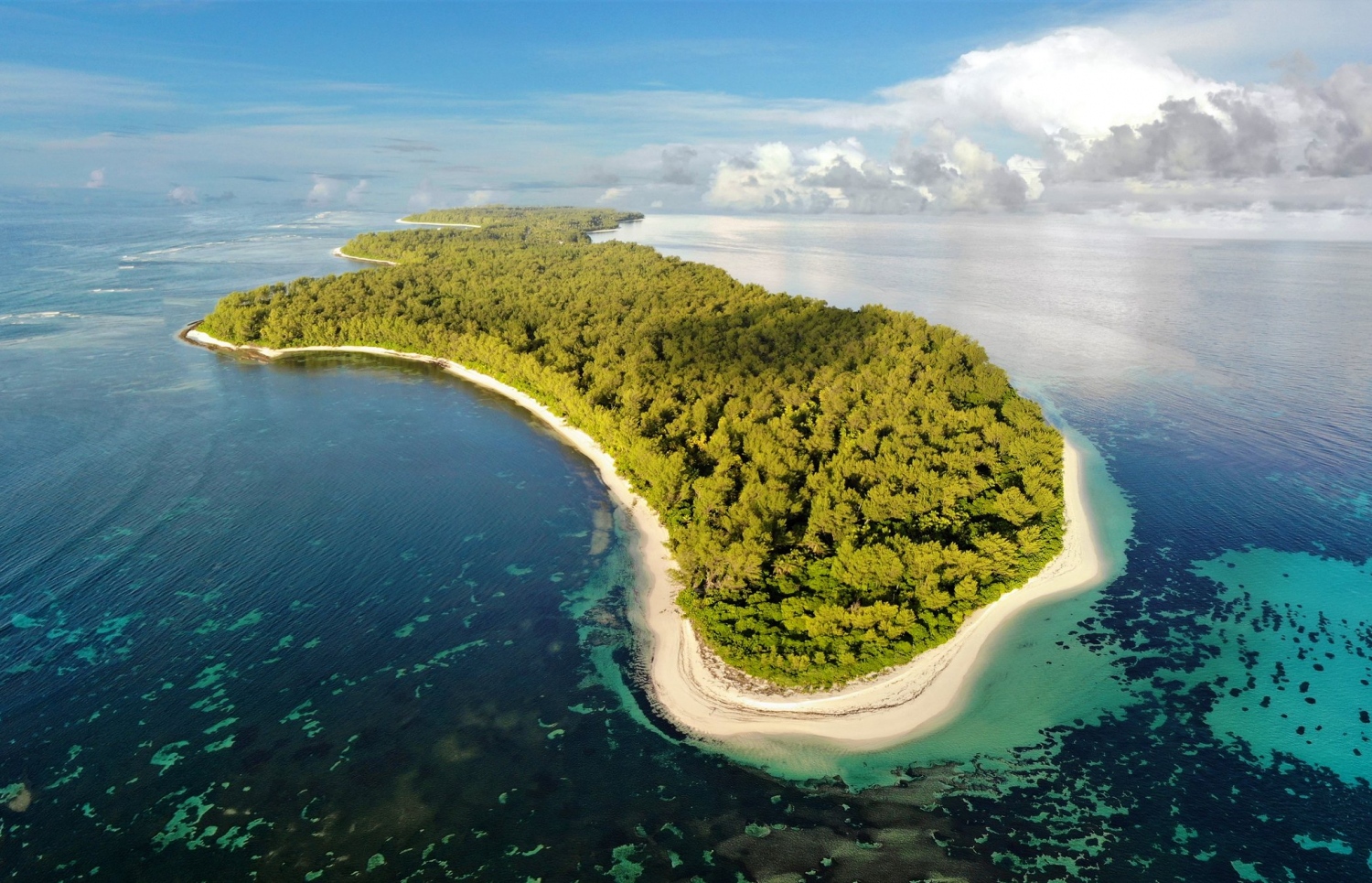 ލ. ގާދޫ: މިއީ ރާއްޖޭގައި އެންމެ ގިނައިން ވެލާ އަރާ އެއް ރަށް.-- ފޮޓޯ: މެތިއު ގޯމަން