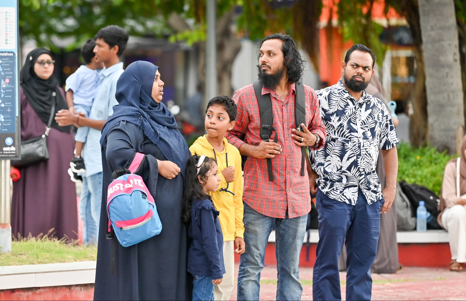 ބޮޑު ޗުއްޓީ އާއި އީދަށް ފުރާ ބަޔަކު ޖުމްހޫރީ މައިދާނުގައި މަޑުކޮށްލައިގެން.-- ފޮޓޯ: ނިޝާން އަލީ | މިހާރު