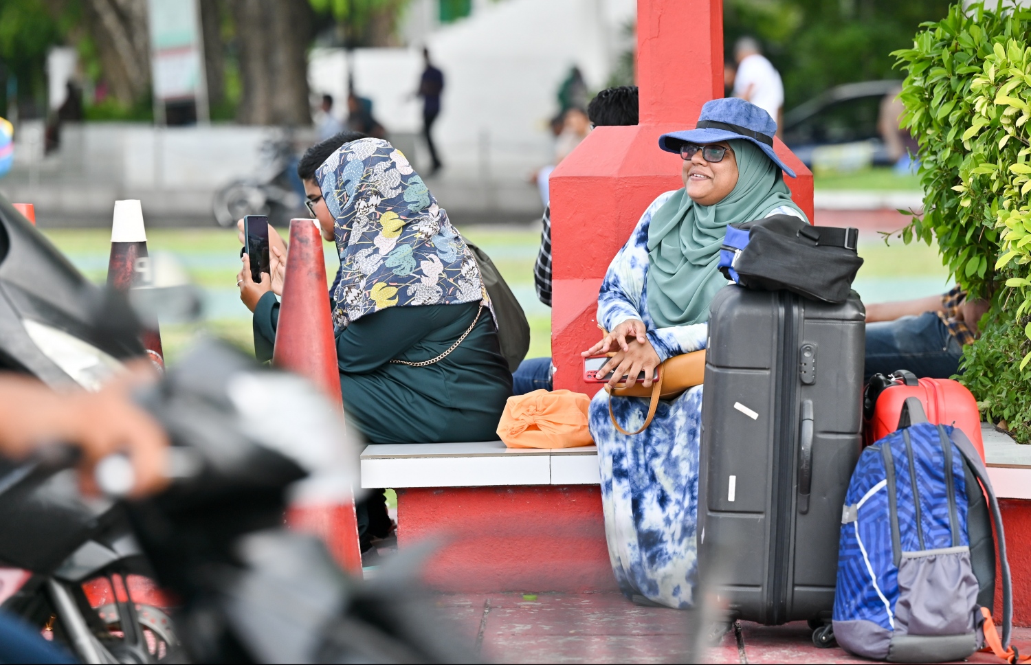 ބޮޑު ޗުއްޓީ އާއި އީދަށް ފުރާ ބަޔަކު ޖުމްހޫރީ މައިދާނުގައި މަޑުކޮށްލައިގެން.-- ފޮޓޯ: ނިޝާން އަލީ | މިހާރު