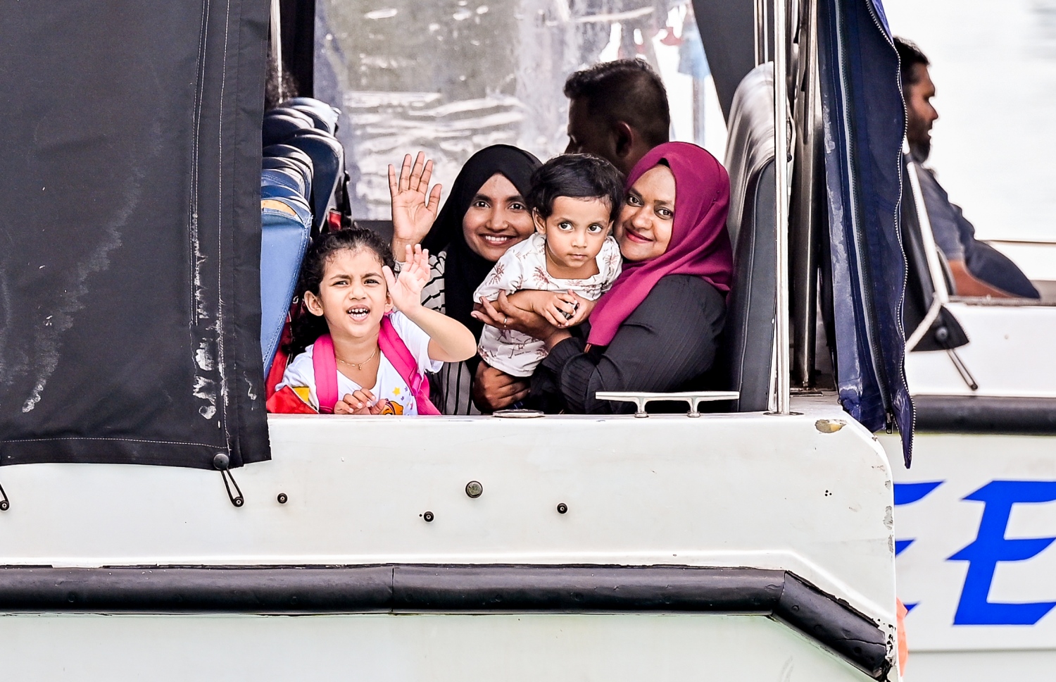 ބޮޑު ބަންދަށް އެތައް ބަޔަކު މާލޭން ބޭރަށް