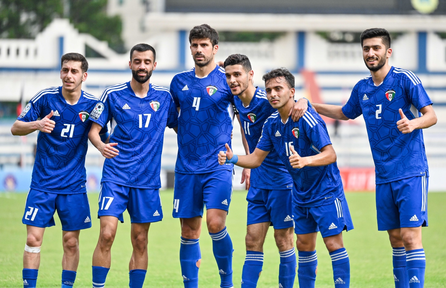 ކުވެއިތުގެ ތިން ވަނަ ގޯލުޖެހުމަށް ފަހު އެ ޓީމުގެ ކުޅުންތެރިން ގްރޫޕް ފޮޓޯއަކަށް ހުއްޓިލައިގެން -- ފޮޓޯ: ފަޔާޒު މޫސާ | މިހާރު