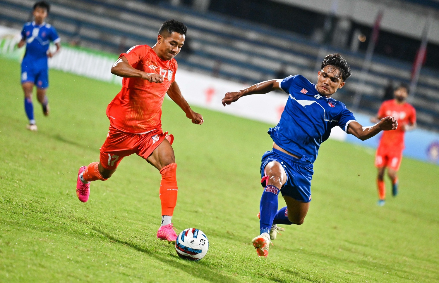 ނޭޕާލް ކުޅުންތެރިޔާ ކައިރިން ބޯޅަ ނައްޓާލުމަށް ފަހު އިންޑިއާގެ ކުޅުންތެރިޔާ ކުރިއަށް ދެވޭތޯ މަސައްކަތްކުރަނީ -- ފޮޓޯ: ފަޔާޒު މޫސާ | މިހާރު