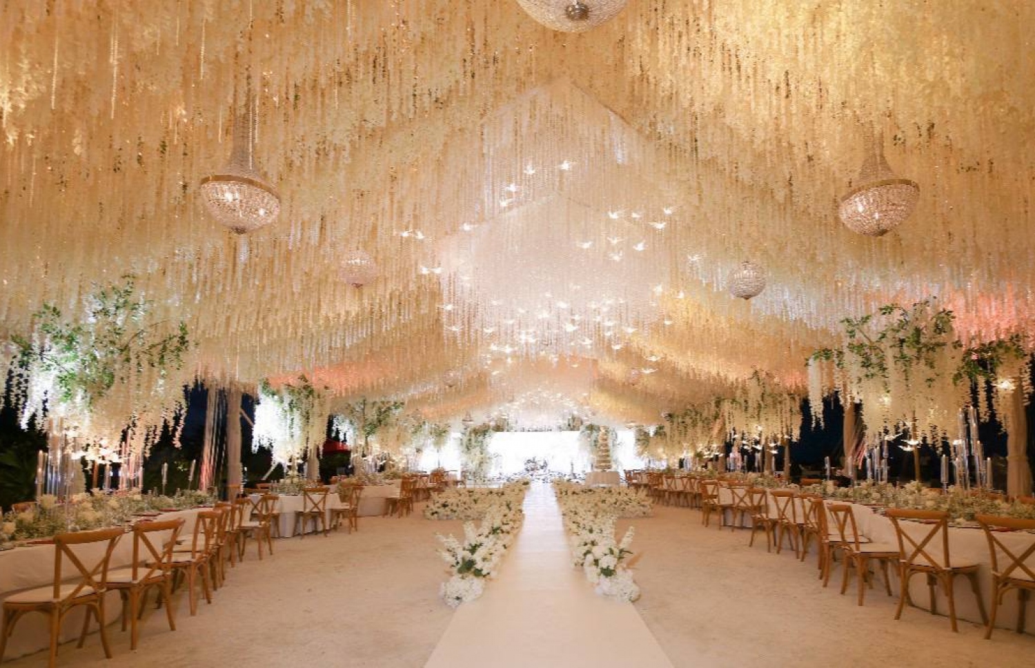 ބީޗްވެޑިން ބޭއްވުމަށް ވެސް ކްރޮސްރޯޑްސް އަކީ ހިތްގައިމު ތަނެއް. -- ފޮޓޯ: ކްރޮސްރޯޑްސް