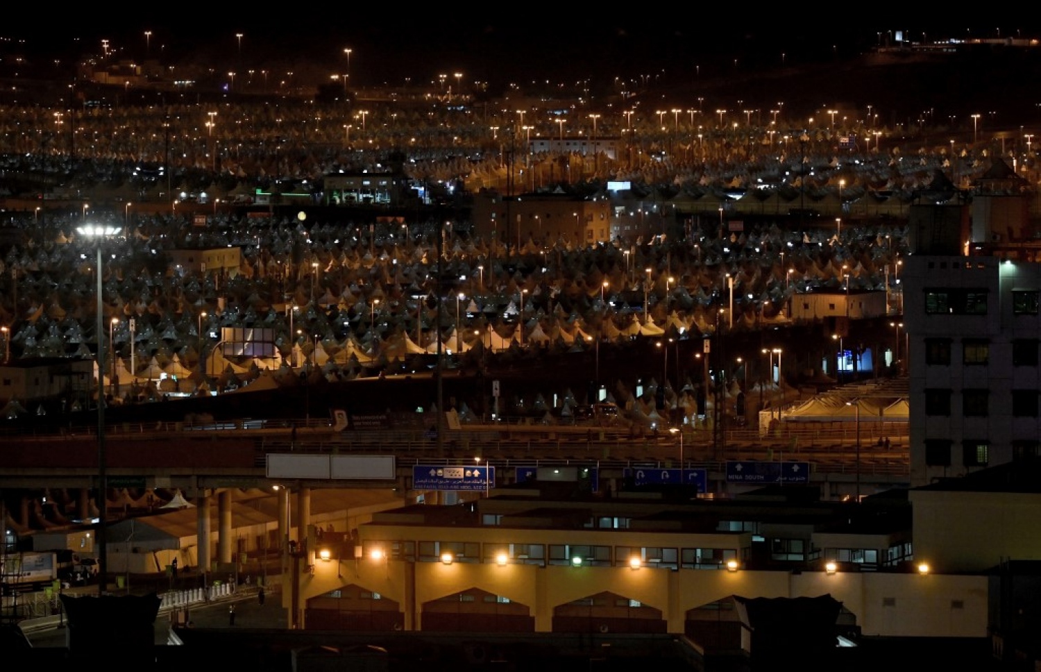 ހައްޖާޖީން މިނާގައި ތިބުމަށް ހަދާފައިވާ ޓެންޓުތައް ޖޫން 25، 2023 ގެ ރޭގަނޑު ދިއްލާފައި. -- ފޮޓޯ: އޭއެފްޕީ