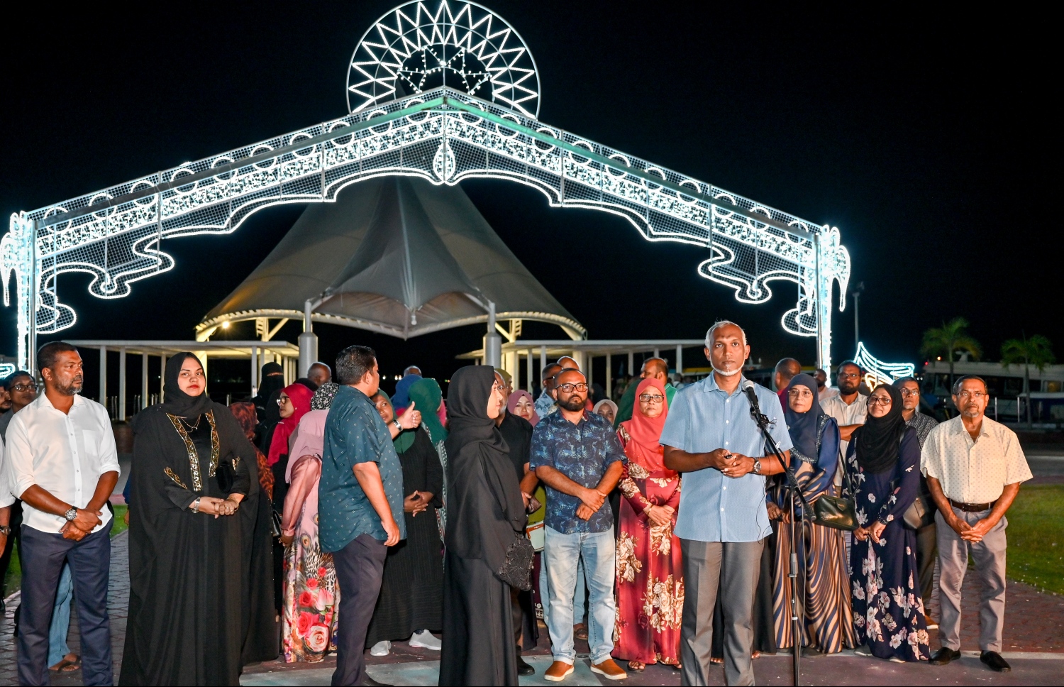 މާލެ ދިއްލާލުން ފެށުމަށް ބޭއްވި ރަސްމިއްޔާތުގައި މުއިއްޒު ވާހަކަ ދައްކަވަނީ.-- ފޮޓޯ: ނިޝާން އަލީ / މިހާޜު