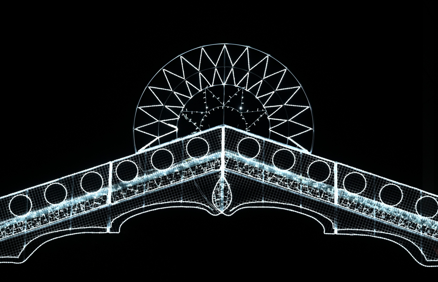 އަޟްހާ އީދަށް ކައުންސިލުން ބެހެއްޓި ގިޑިގެއެއް ދިއްލާފައި: ޖުމްލަ 22 ގިޑިގެ އާއެކު 2224 ބޮކި މާލޭގައި ދިއްލާފައިވޭ.-- ފޮޓޯ: ނިޝާން އަލީ / މިހާރު