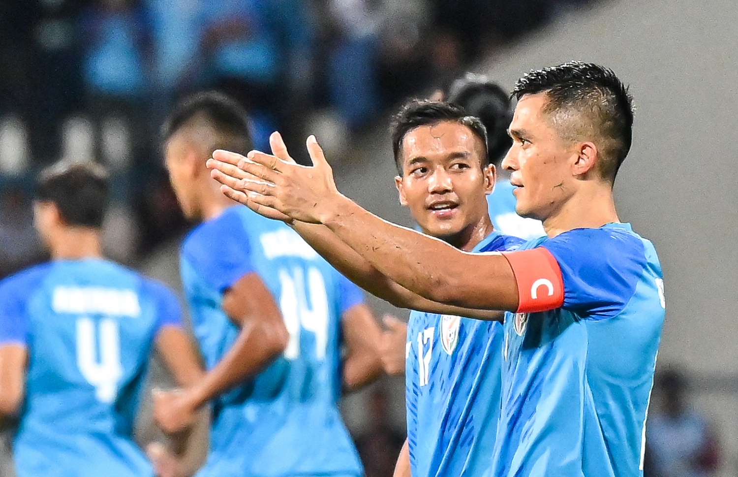 އިންޑިއާއިން ޖެހި ހަމަ އެކަނި ލަނޑު ކާމިޔާބުކޮއްދިނުމަށްފަހު އެ ޓީމުގެ ކެޕްޓަން ސުނިލް ޗެތުރީ އެހެން ކުޅުންތެރިނާއެކު އުފާފާޅުކުރަނީ: މި ގޯލާއެކު ރާއްޖޭގެ އަލީ އަޝްފާގު (ދަގަނޑޭ) ހަދާފައިވާ ރެކޯޑާ ސުނިލް ޗެތުރީ ވަނީ ހަމަކޮށްފަ. އަޝްފާގަކީ ސާފް ޗެމްޕިއަންޝިޕް މުބާރާތުގައި މުޅި އެކު 23 ގޯލު ޖަހައިގެން މުބާރާތުގައި މިހާތަނަށް އެންމެ ގިނަ ގޯލު ޖަހާފައިވާ ކުޅުންތެރިޔާ -- ފޮޓޯ: ފަޔާޒު މޫސާ | މިހާރު