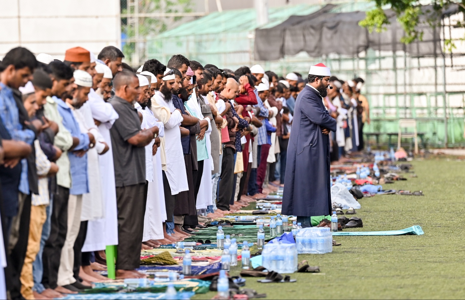 މާފަންނު ސްޓޭޑިއަމްގައި ބޮޑު ޖަމާއަތުގައި މި އަހަރުގެ އަޟްހާ އީދު ނަމާދު ކުރަނީ.-- ފޮޓޯ: ނިޝާން އަލީ/މިހާރު