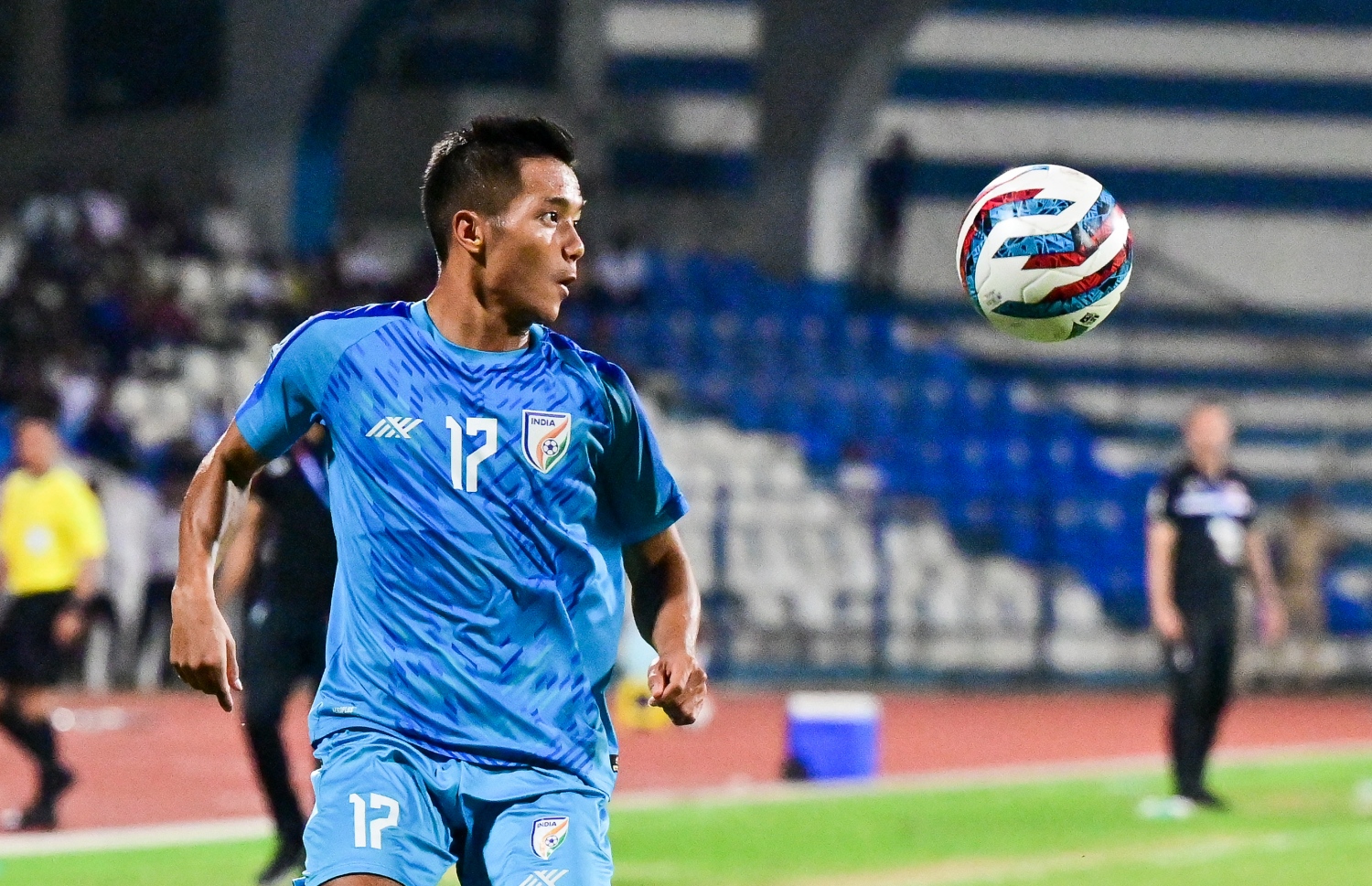 އިންޑިއާގެ ކުޅުންތެރިޔަކު ބޯޅަ ކޮންޓްެރޯލް ކުރަން މަސައްކަތްކުރަނީ: ޕެނަލްޓީ ޖަހައިގެން ލެބަނަން ބަލިކޮށް އިންޑިއާ ވަނީ ފައިނަލަށް ދަތުރުކޮއްފަ -- ފޮޓޯ: ފަޔާޒު މޫސާ | މިހާރު