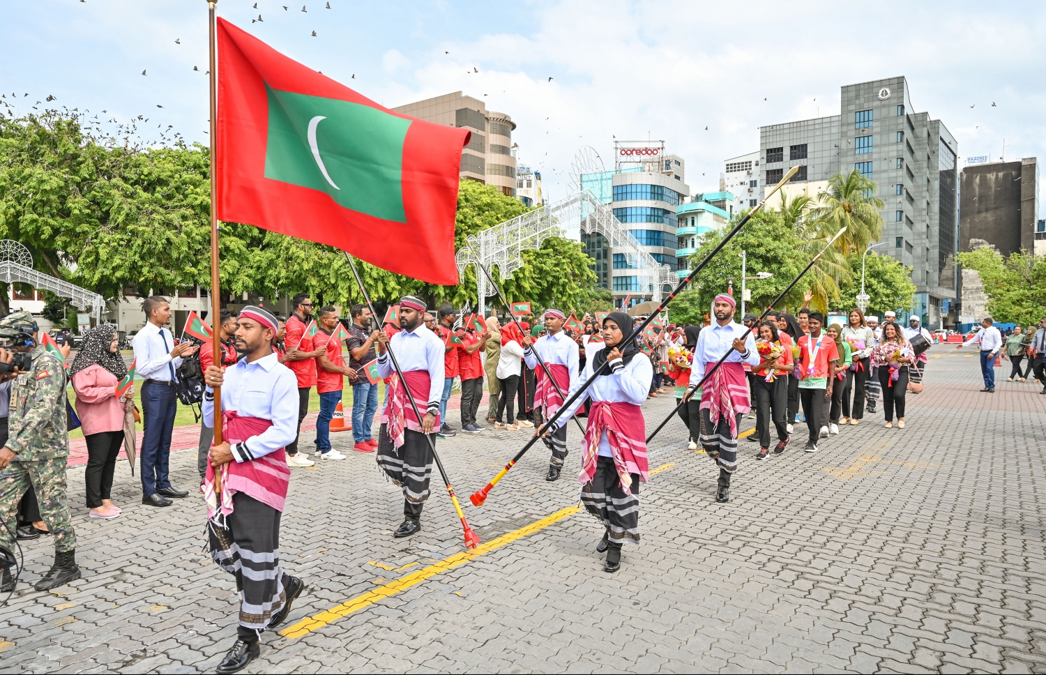 ސްޕެޝަލް އޮލިމްޕިކްސް ވޯލްޑް ގޭމްސްއިން ރަން މެޑަލް ހޯދި ދިވެހި އެތުލީޓުންނަށް މަރުހަބާ ކިޔުމަށް، ރަސްމީ ފާލަން ސަރަހައްދުގައި ބޭއްވި ރަސްމިއްޔާތުގެ ތެރެއިން --- ފޮޓޯ: ނިޝާން އަލީ | މިހާރު