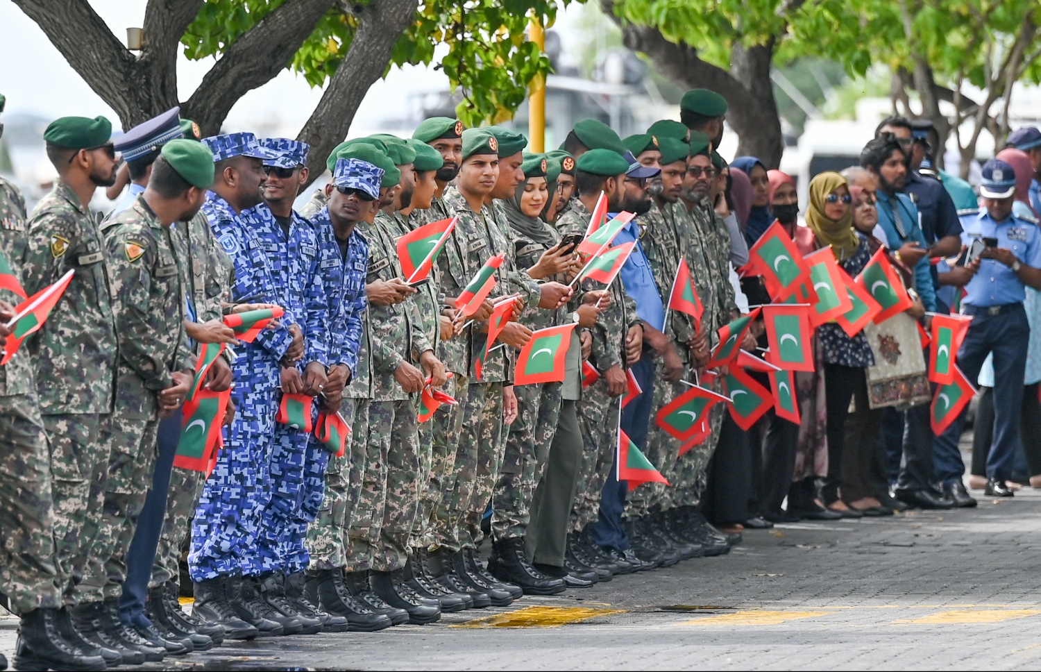 ސްޕެޝަލް އޮލިމްޕިކްސް ވޯލްޑް ގޭމްސްއިން ރަން މެޑަލް ހޯދި ދިވެހި އެތުލީޓުންނަށް މަރުހަބާ ކިޔުމަށް، ސިފައިންނާއި ފުލުހުން ރަސްމީ ފާލަން ސަރަހައްދުގައި .-- ފޮޓޯ: ނިޝާން އަލީ | މިހާރު