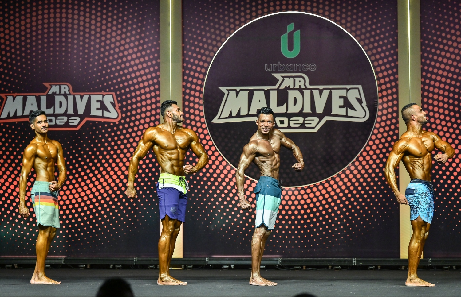 މިސްޓަ މޯލްޑިވްސް ހޮވުމަށް ރޭ ބޭއްވި މުބާރާތުގައި އެތުލީޓުން ވާދަކުރަނީ .-- ނިޝާން އަލީ | މިހާރު