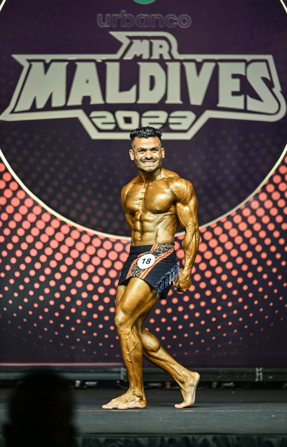 މިސްޓަ މޯލްޑިވްސް ހޮވުމަށް ރޭ ބޭއްވި މުބާރާތުގައި އެތްލީޓަކު ވާދަކުރަނީ .-- ނިޝާން އަލީ | މިހާރު