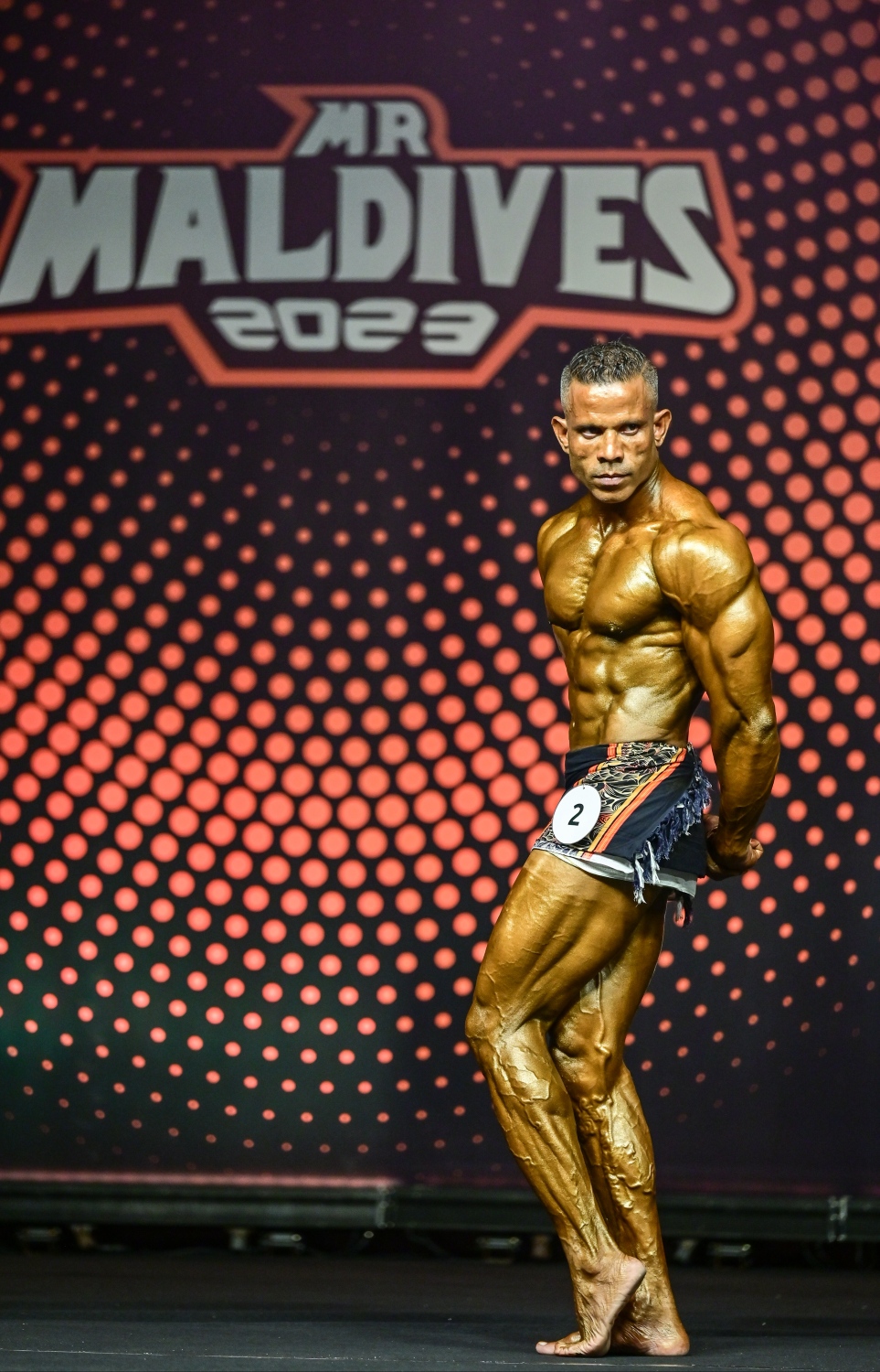 މިސްޓަ މޯލްޑިވްސް ހޮވުމަށް ރޭ ބޭއްވި މުބާރާތުގައި އެތުލީޓަކު ވާދަކުރަނީ .-- ނިޝާން އަލީ | މިހާރު