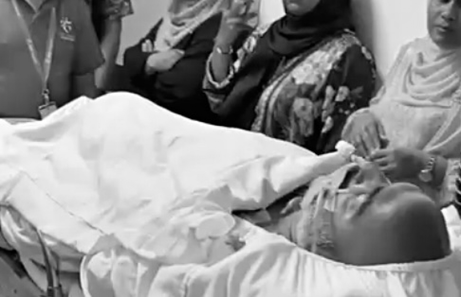 އެކްސިޑެންޓުގައި އަނިޔާވި އަލީ ހަފީޒް ފުރުވާލަން ހޮސްޕިޓަލުން ނެރެގެން ގެންދަނީ.