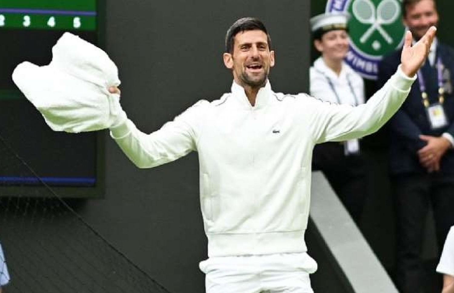 ފުރަތަމަ ބުރުގައި ޖޮކޮވިޗް މޮޅުވި މެޗުގެ ތެރެއިން. ވިއްސާރައިގެ ސަބަބުން މެޗު ކުރިއަށް ގެންދަން އުނދަގޫވި