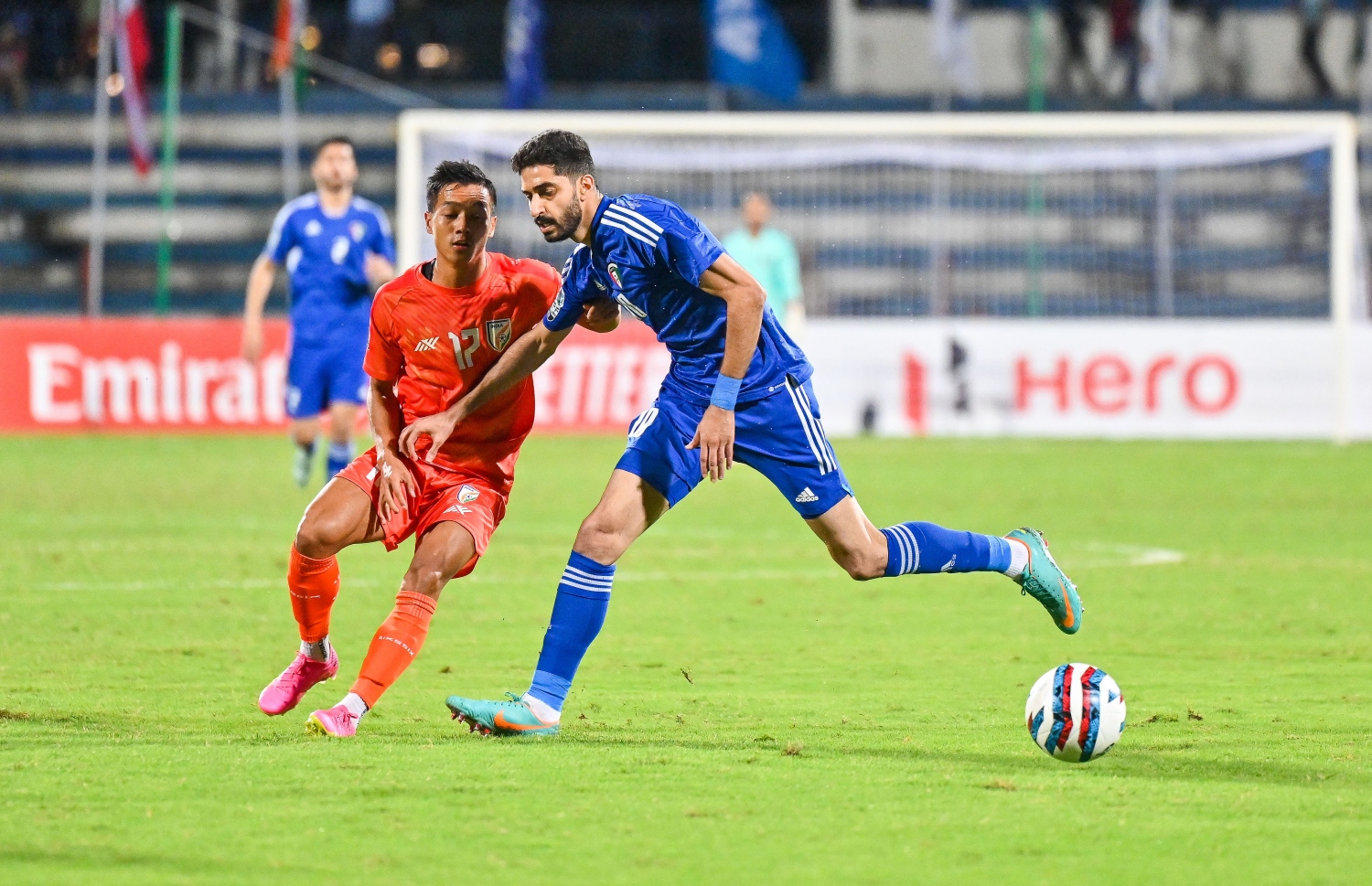 ކުވައިތުގެ ކުޅުންތެރިޔެއް އަތުން ބޯޅަ ހޯދަން އިންޑިއާގެ 17 ނަންބަރު ކުޅުންތެރިޔާ މަސައްކަތްކުރަނީ -- ފޮޓޯ: ފަޔާޒު މޫސާ | މިހާރު