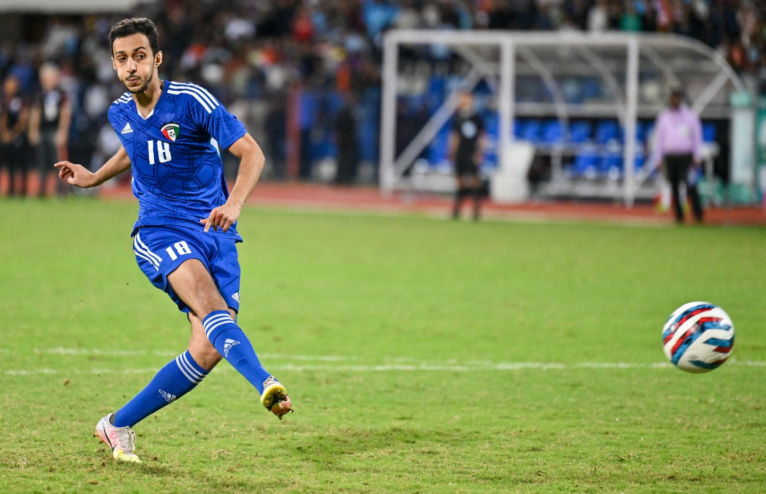 ކުވައިގެ 5ވަނަ ޕެނަލްޓީ އެ ޓީމުގެ ކުޅުންތެރިޔާ ފޮނުވާލަނީ -- ފޮޓޯ: ފަޔާޒު މޫސާ | މިހާރު