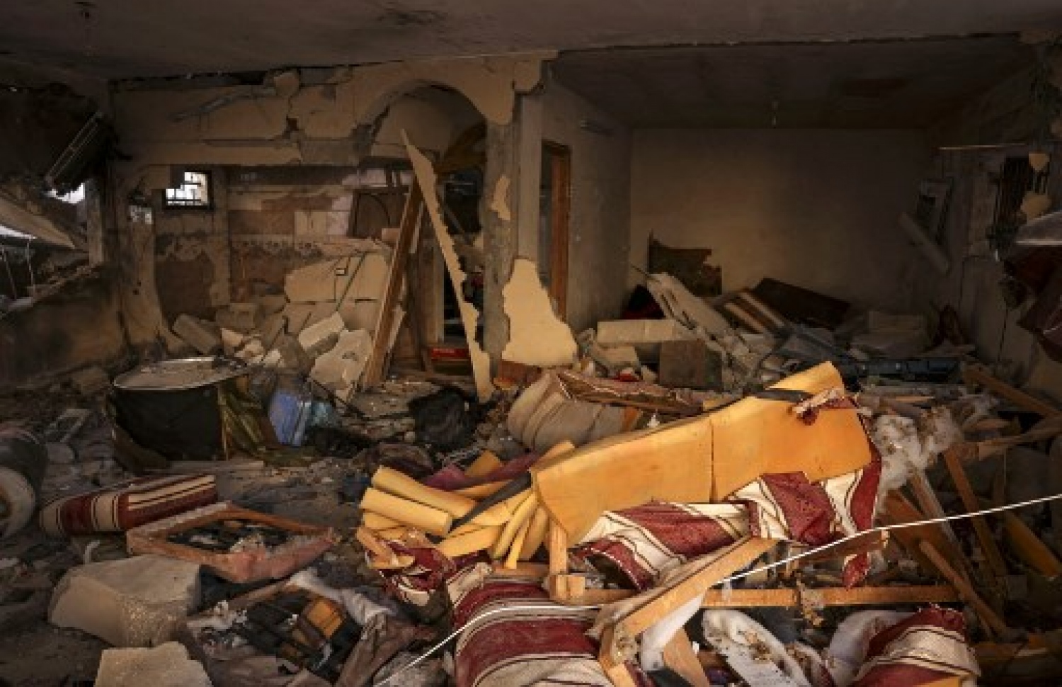 އިޒްރޭލު ސިފައިން މިއަދު ފަތިހު ދިން ހަމަލާތަކުގައި ގާޒާގެ ގެއެއް ބިމާ ހަމަކޮށްލައިފައި -- ފޮޓޯ: އޭއެފްޕީ