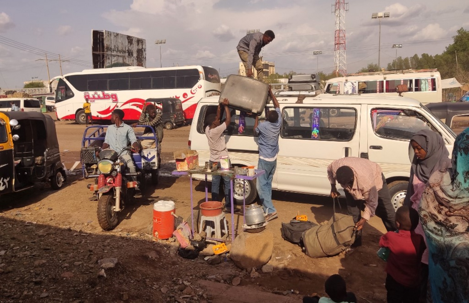 ދާހިލީ ހަނގުރާމައާ ގުޅިގެން ސޫދާން ބަޔަކު ވެރިރަށް ދޫކޮށް މީގެ ދެ ދުވަސް ކުރިން ފުރައިގެން ދަނީ -- ފޮޓޯ: އޭއެފްޕީ