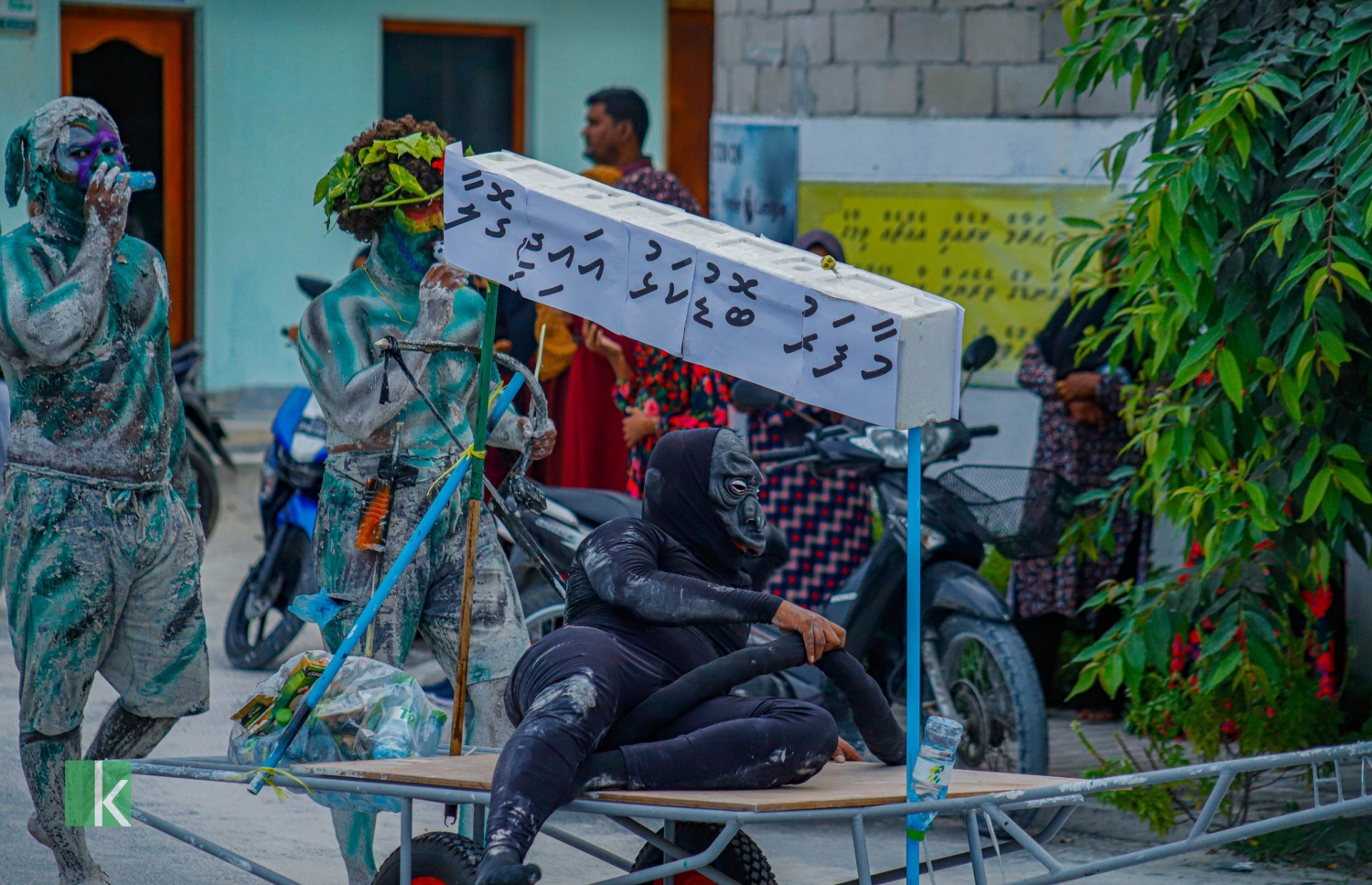 ކުޅުދުއްފުށީ މަށިމާލި ޕެރޭޑުގެ ހަރަކާތެއް ކުރިއަށްދަނީ.-- ފޮޓޯ: ކުޅުދުއްފުށީ އޮންލައިން